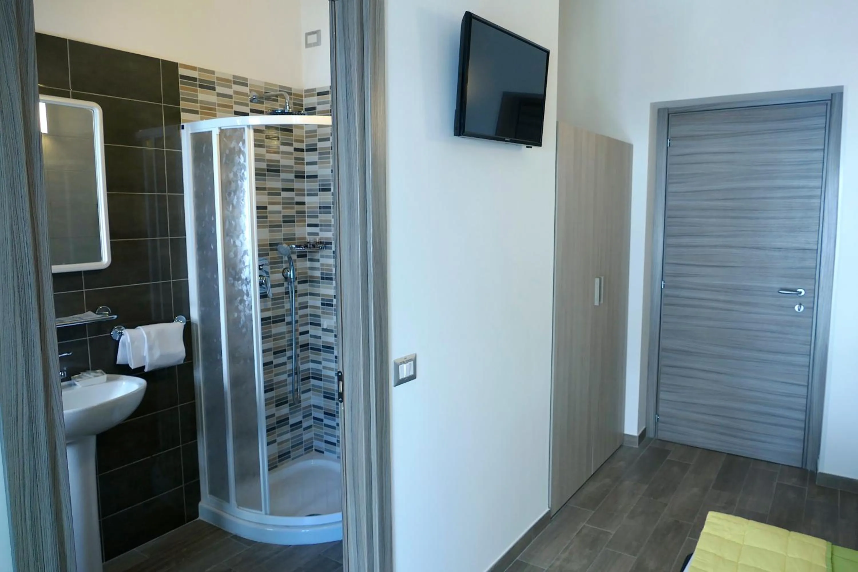 Shower in Hotel Désirée