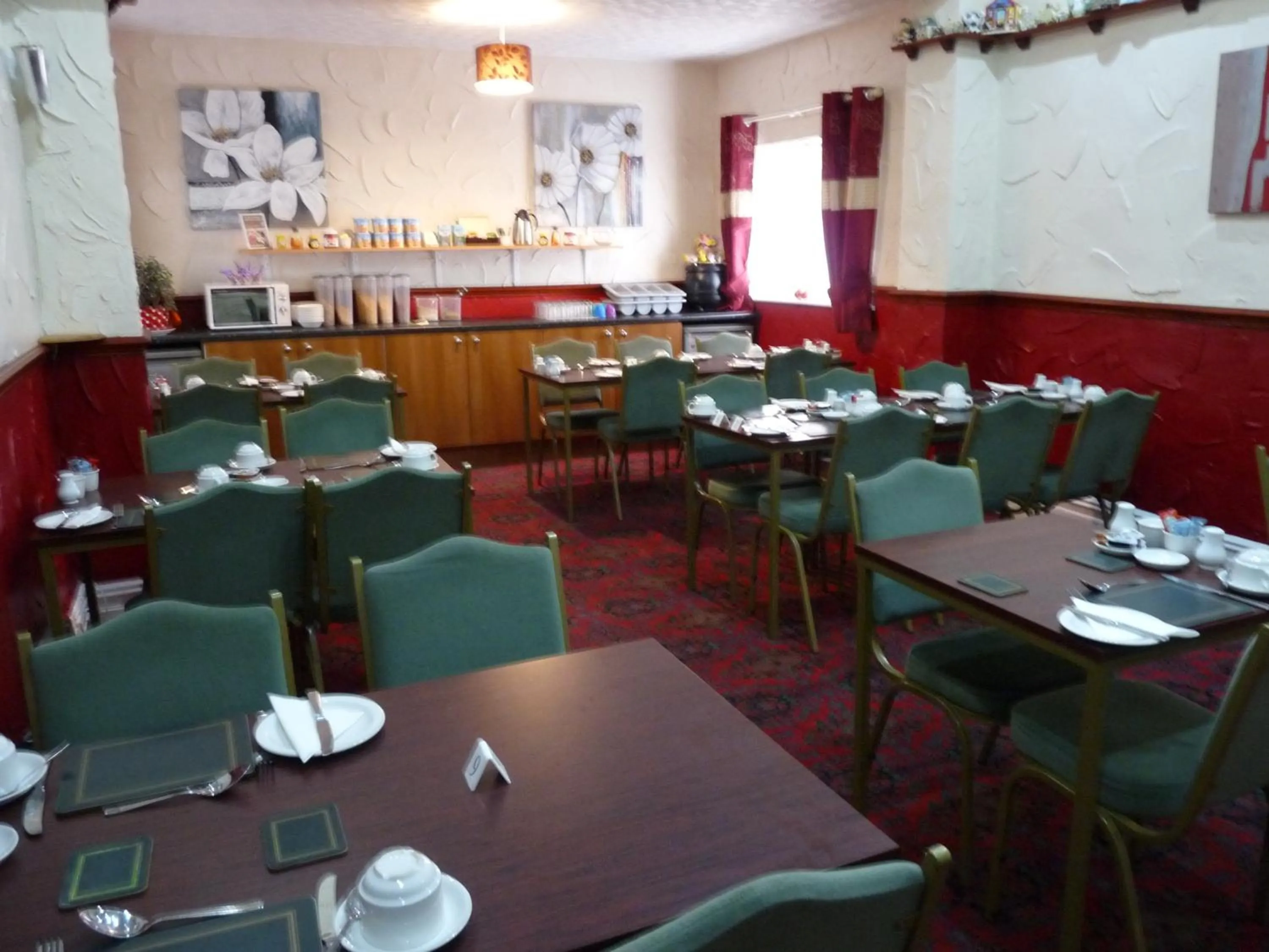 Food in Hilbre Hotel