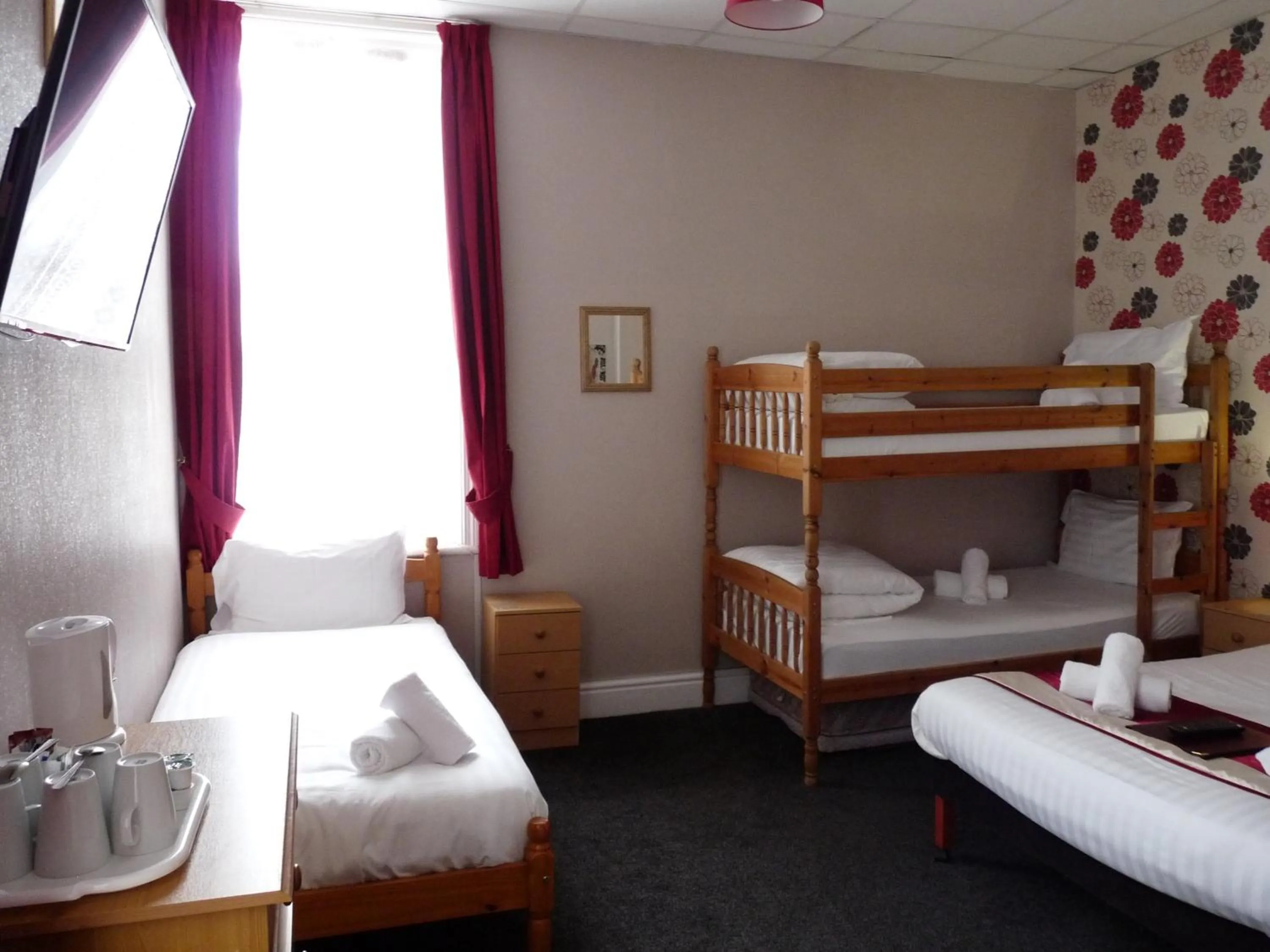 Coffee/tea facilities, Bed in Hilbre Hotel