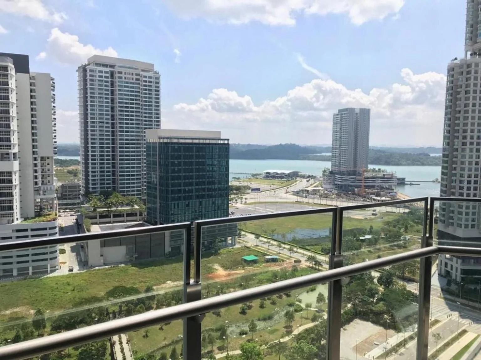 Almas Suites Puteri Harbour