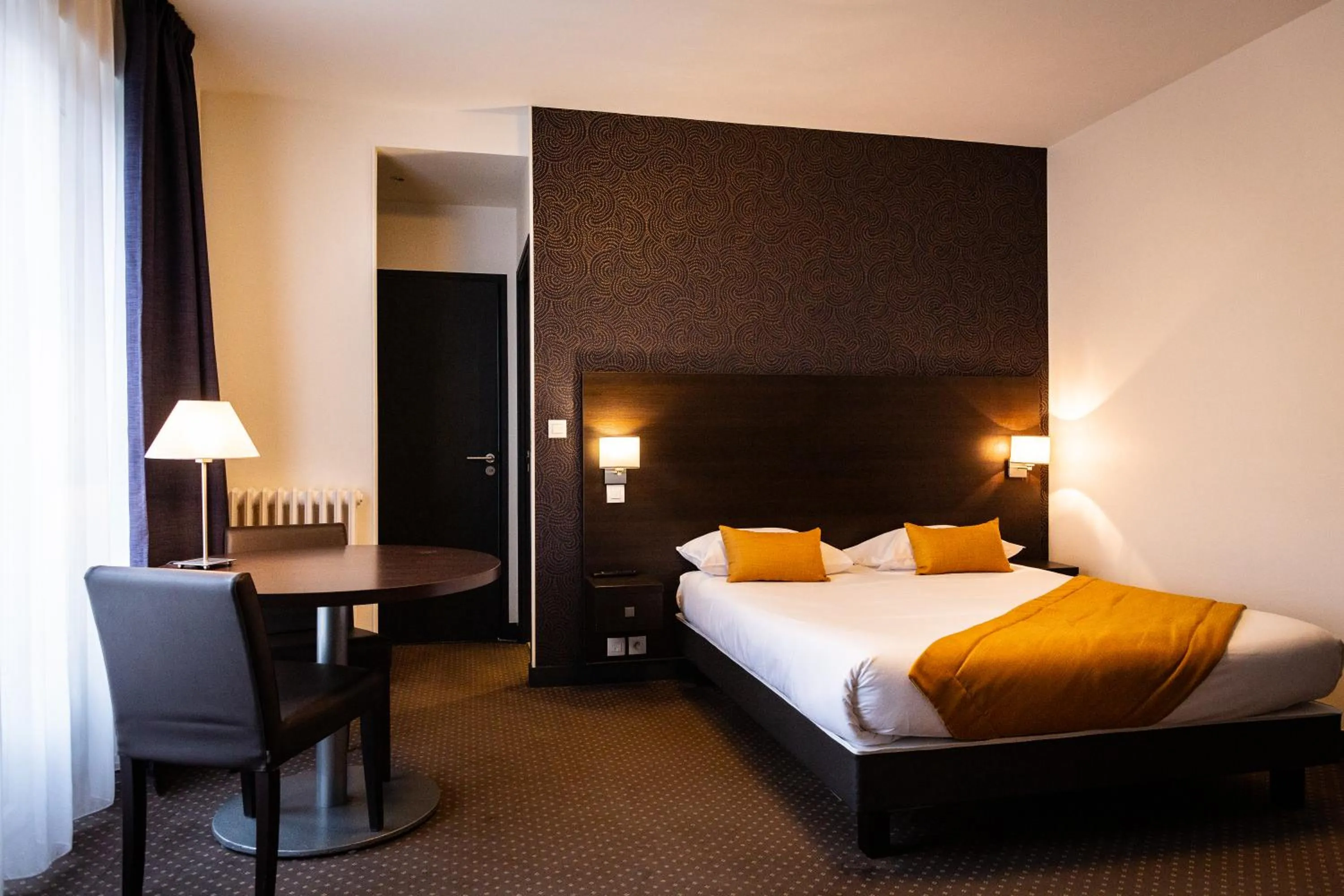 Bedroom, Bed in Hotel Astrid Caen centre