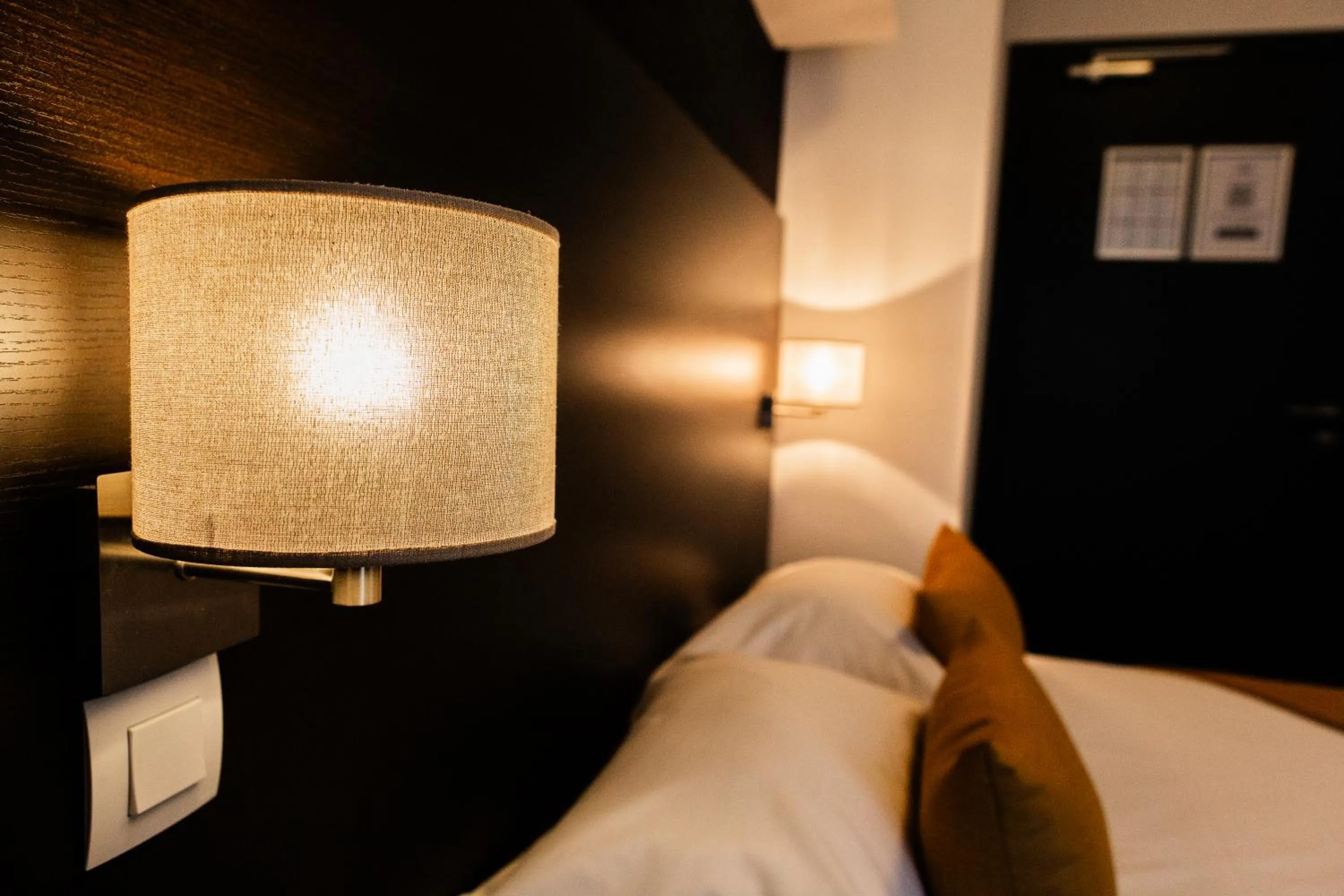 Bedroom, Bed in Hotel Astrid Caen centre