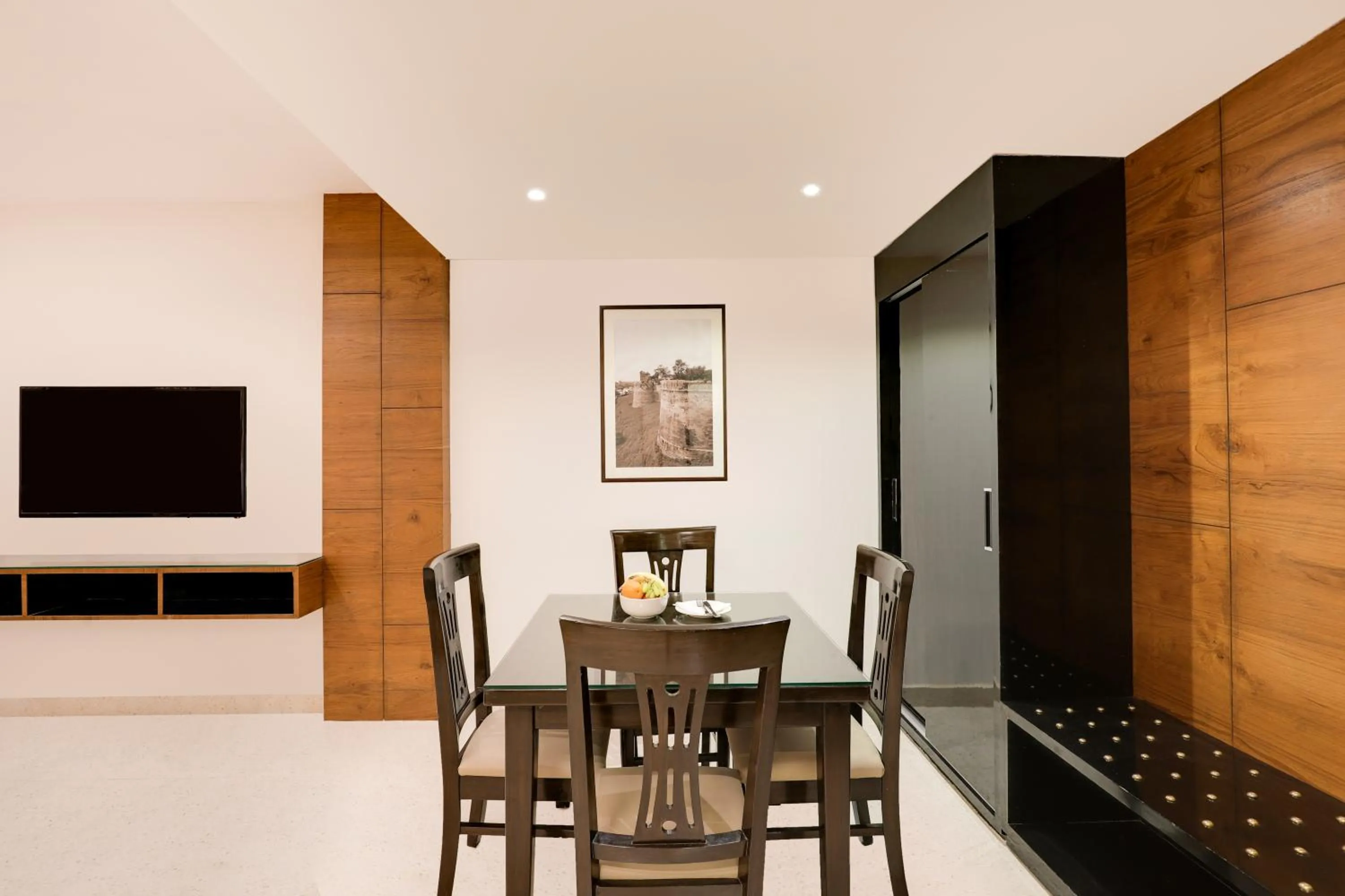 TV and multimedia in Lemon Tree Hotel Bhopal