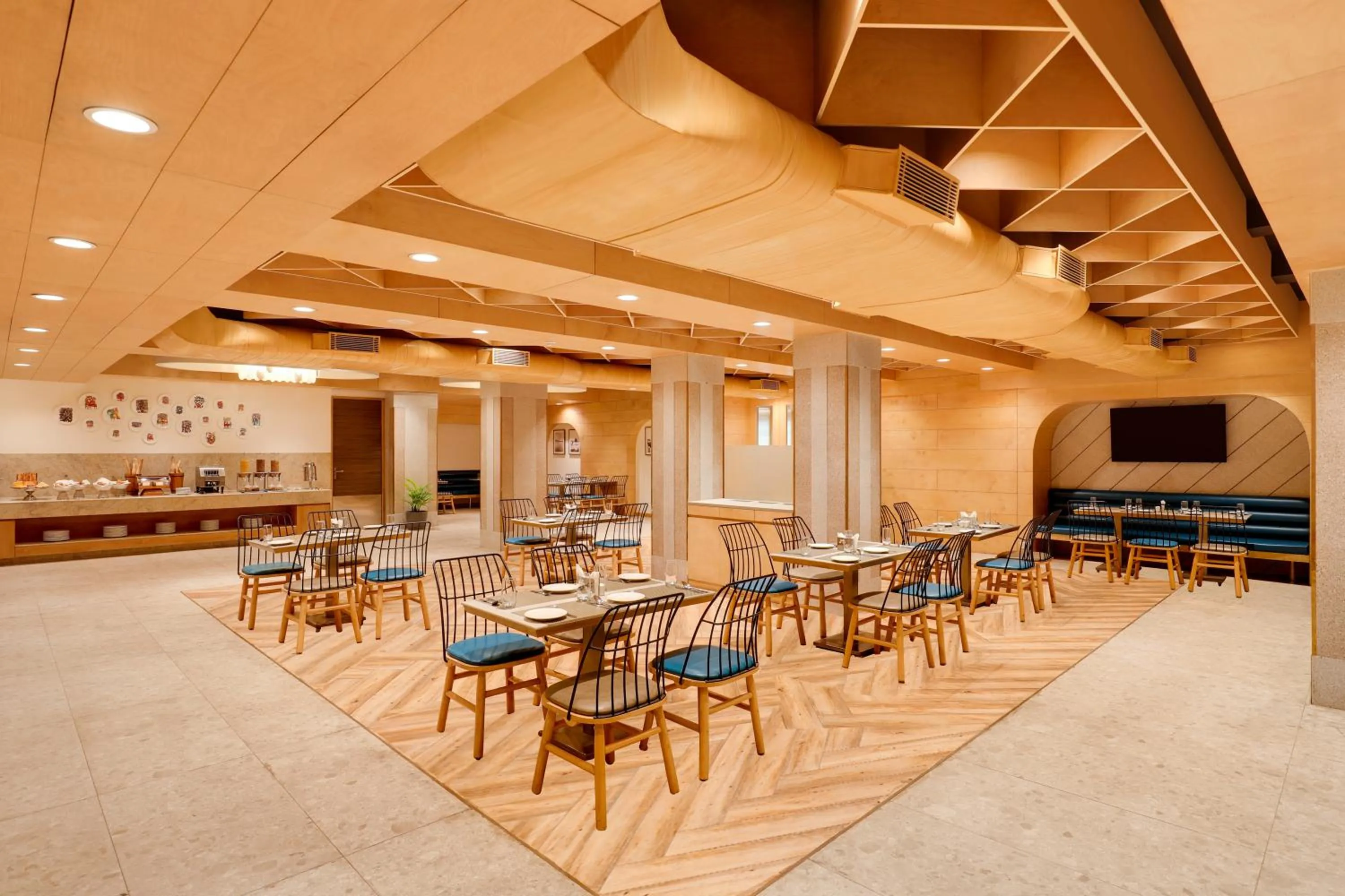 Restaurant/places to eat in Lemon Tree Hotel Bhopal