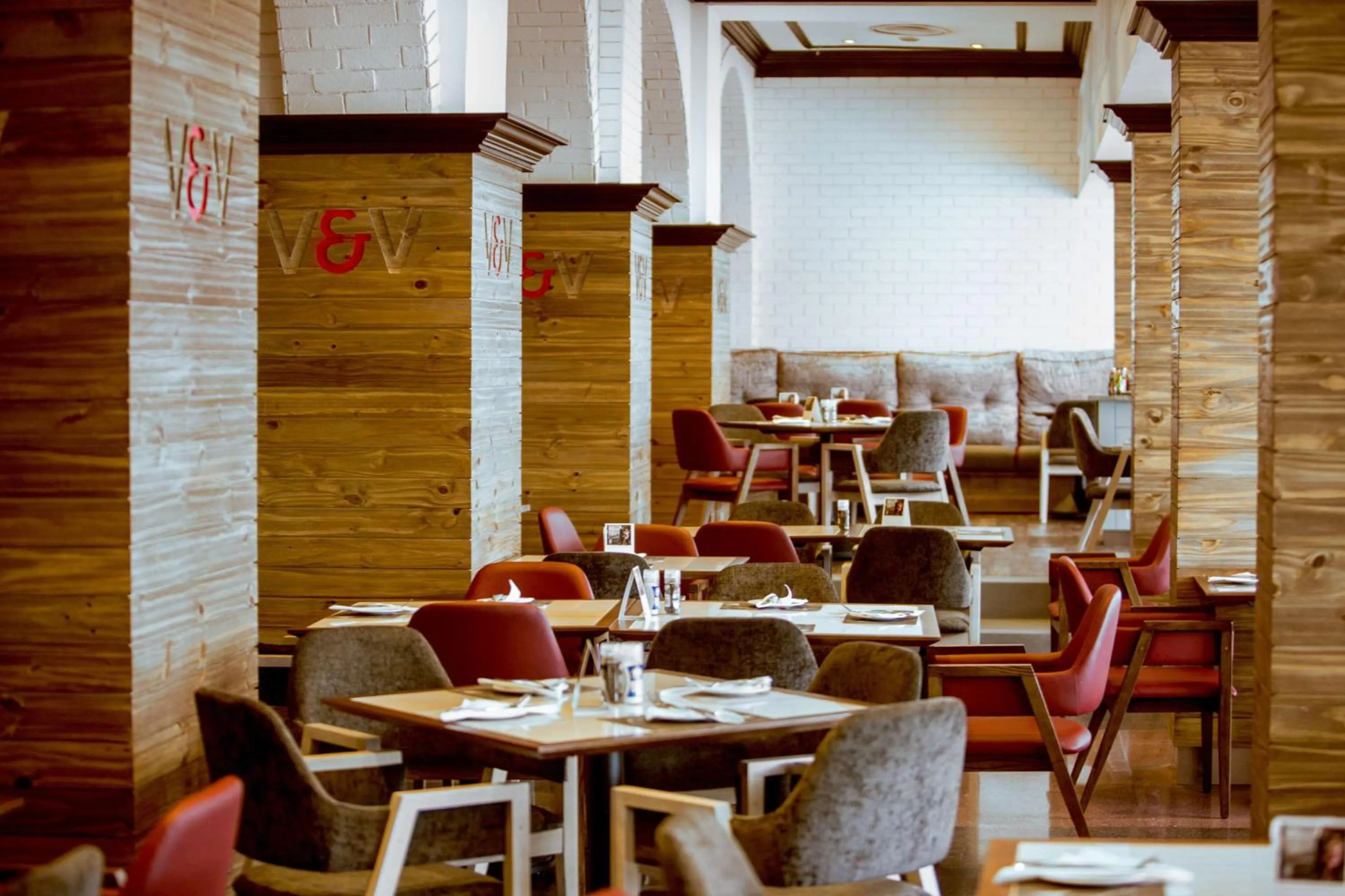 Restaurant/places to eat in Southern Sun Elangeni & Maharani