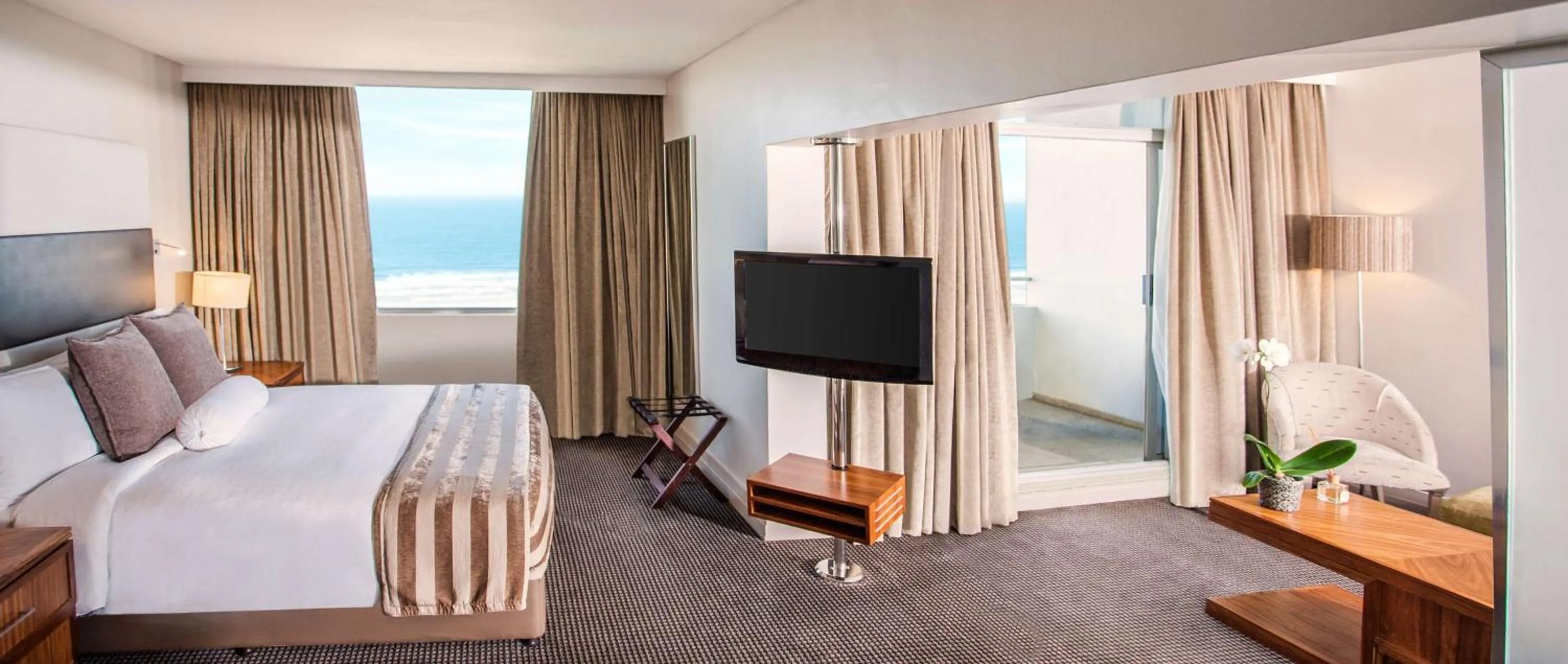 Bedroom, Bed in Southern Sun Elangeni & Maharani