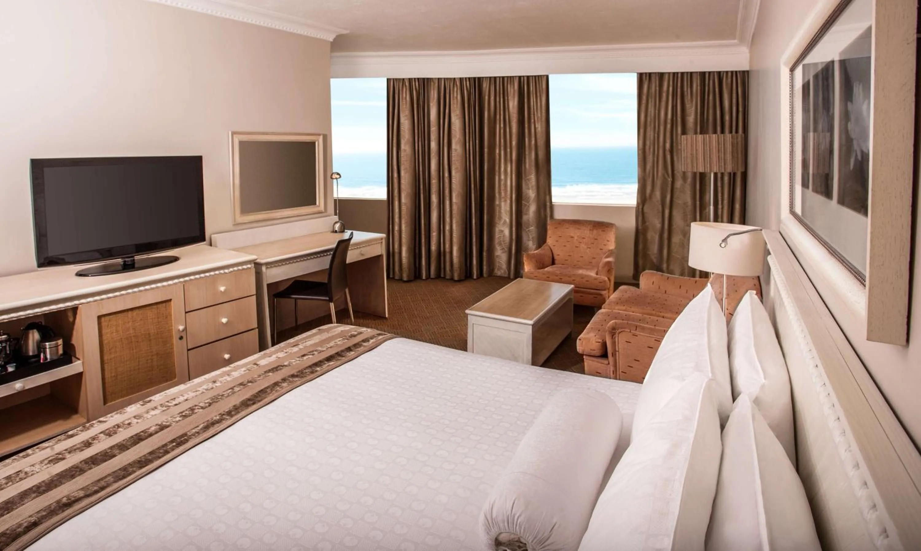 Bedroom, Bed in Southern Sun Elangeni & Maharani