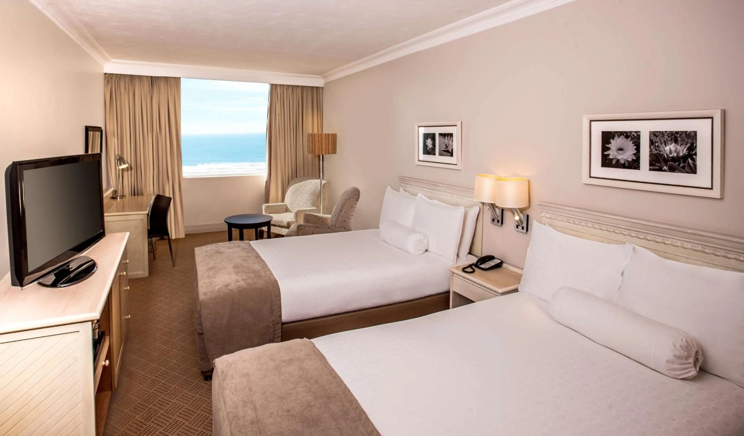 Bedroom, Bed in Southern Sun Elangeni & Maharani