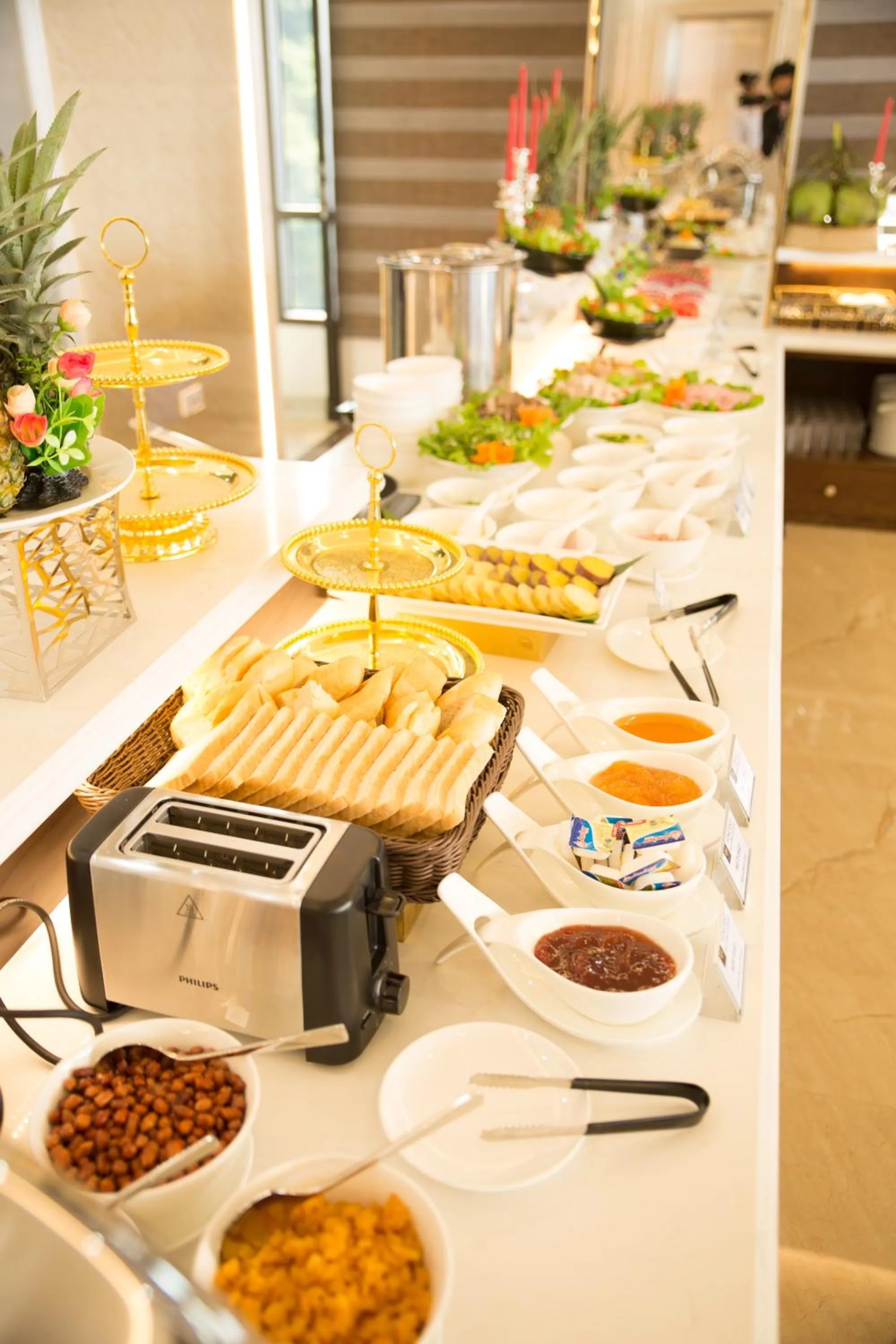 Food and drinks in Vincent Halong Hotel