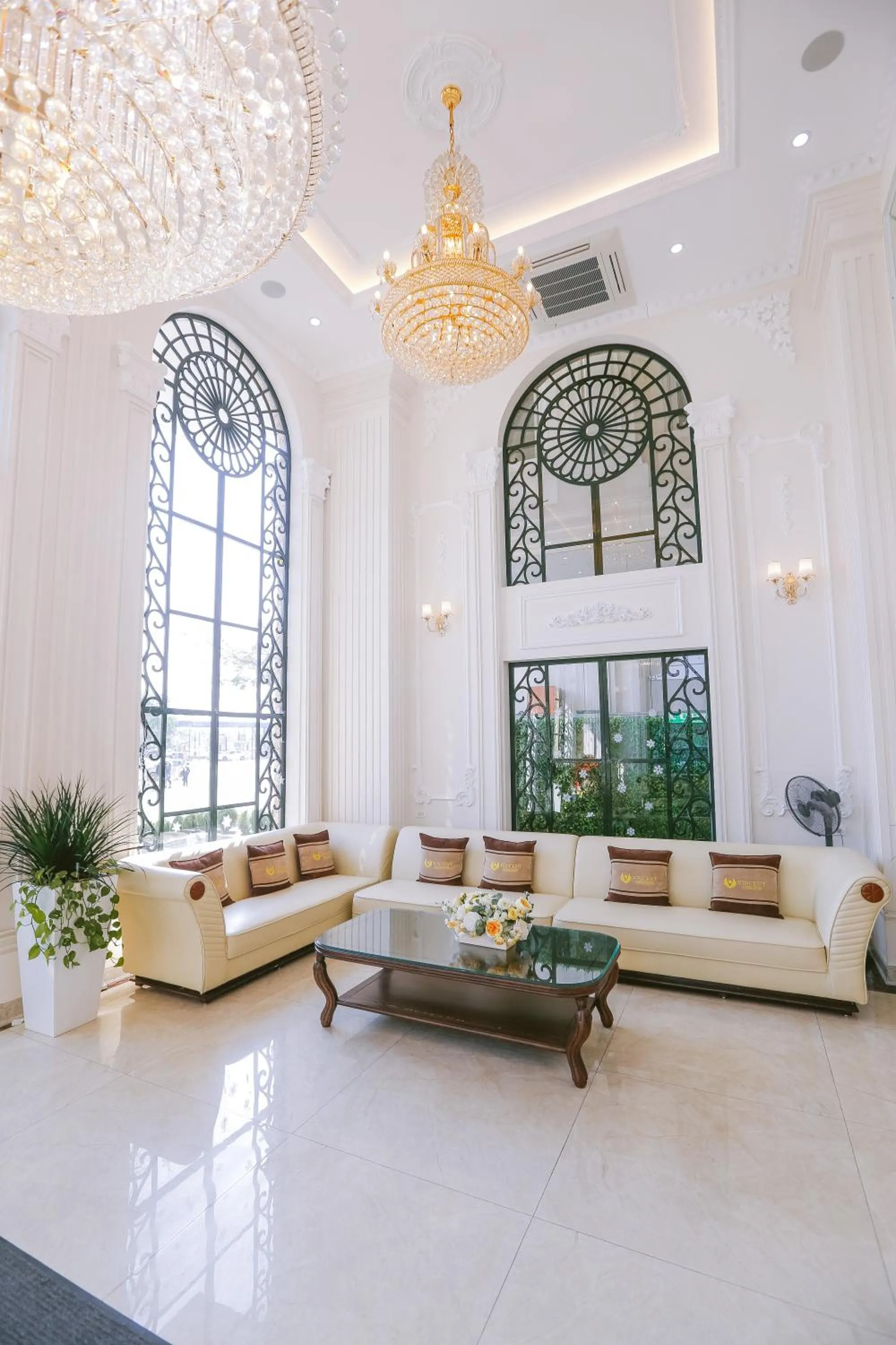 Living room in Vincent Halong Hotel