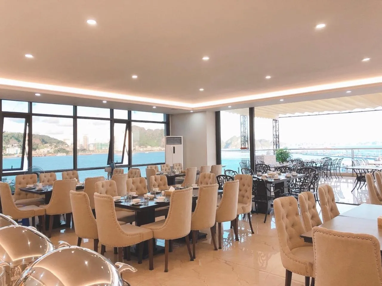 Restaurant/places to eat in Vincent Halong Hotel