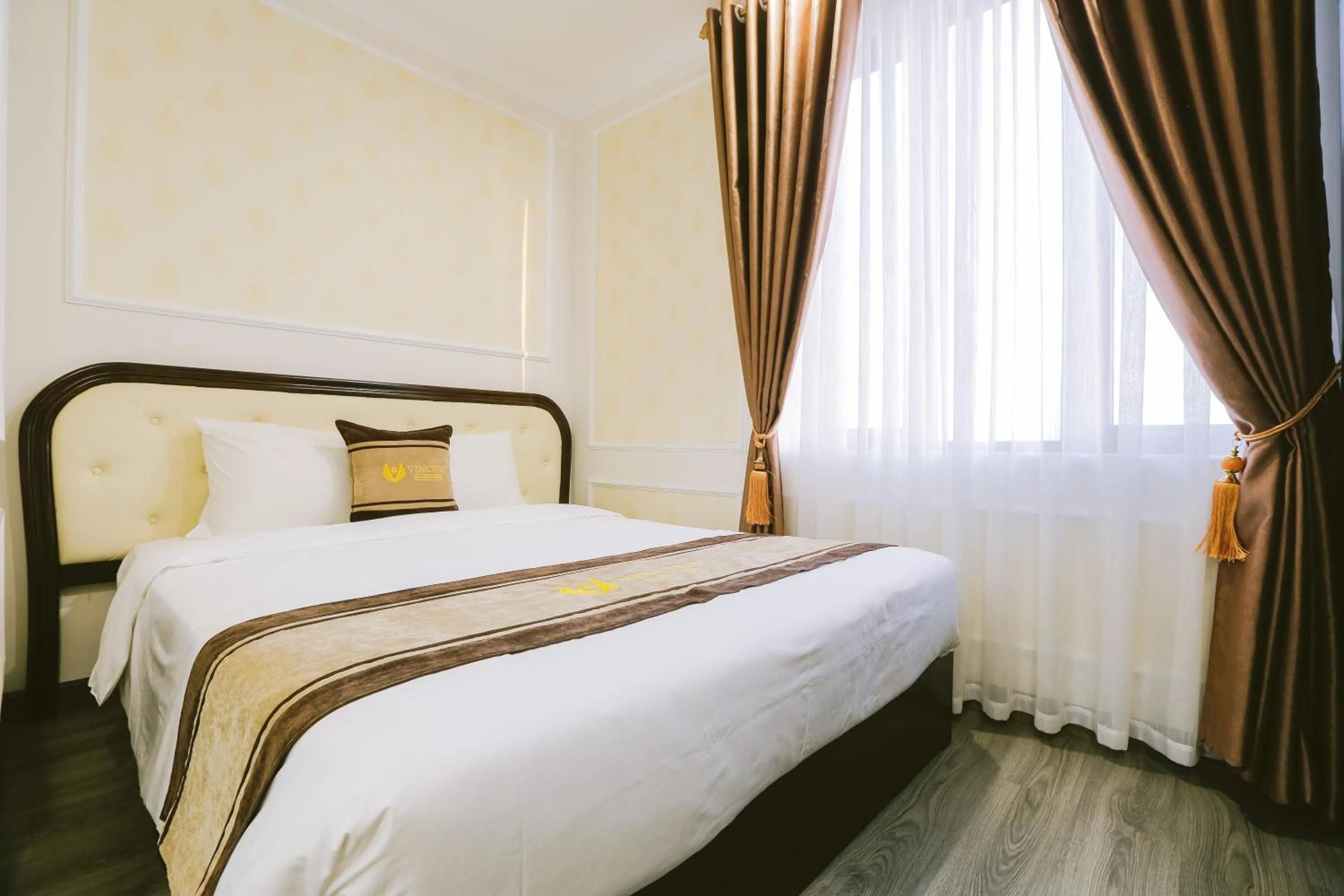 Bed in Vincent Halong Hotel