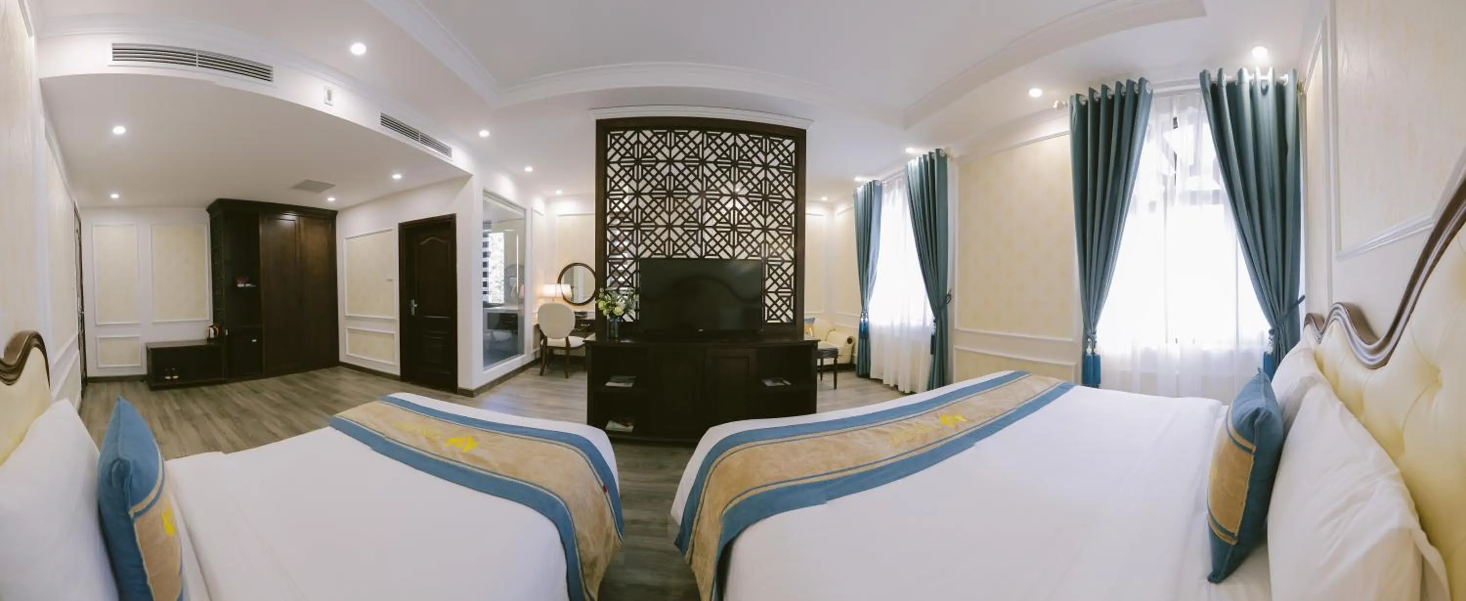 Bed in Vincent Halong Hotel