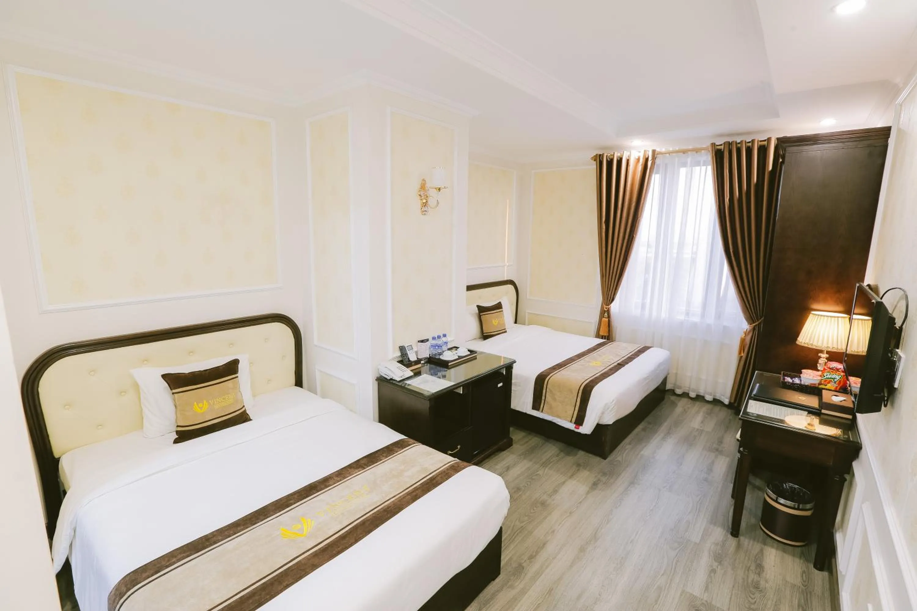 Bed in Vincent Halong Hotel