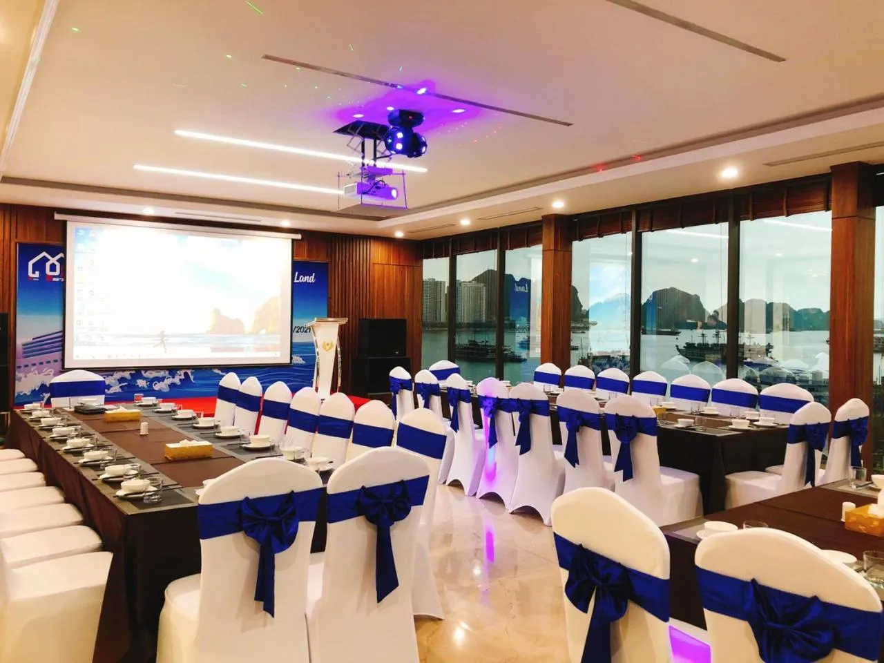 Restaurant/places to eat in Vincent Halong Hotel