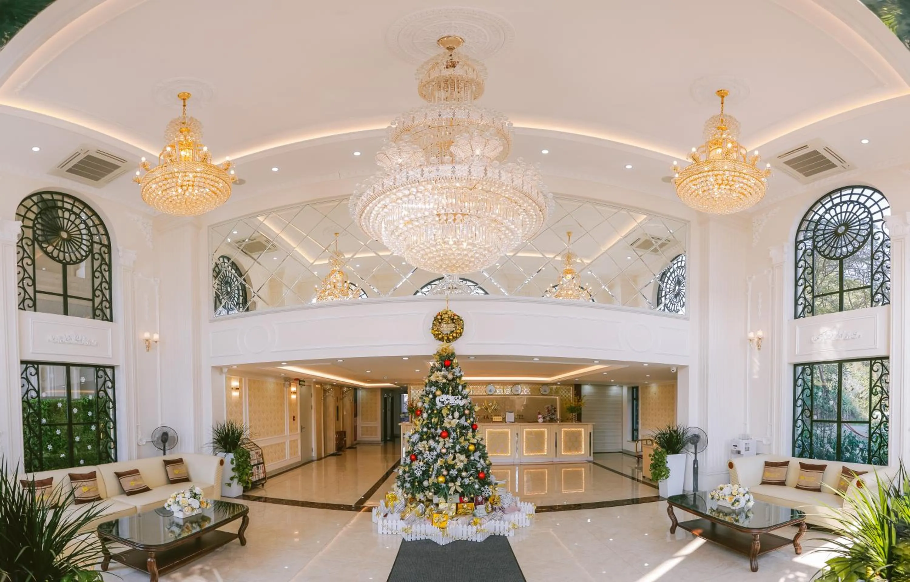 Lobby or reception in Vincent Halong Hotel