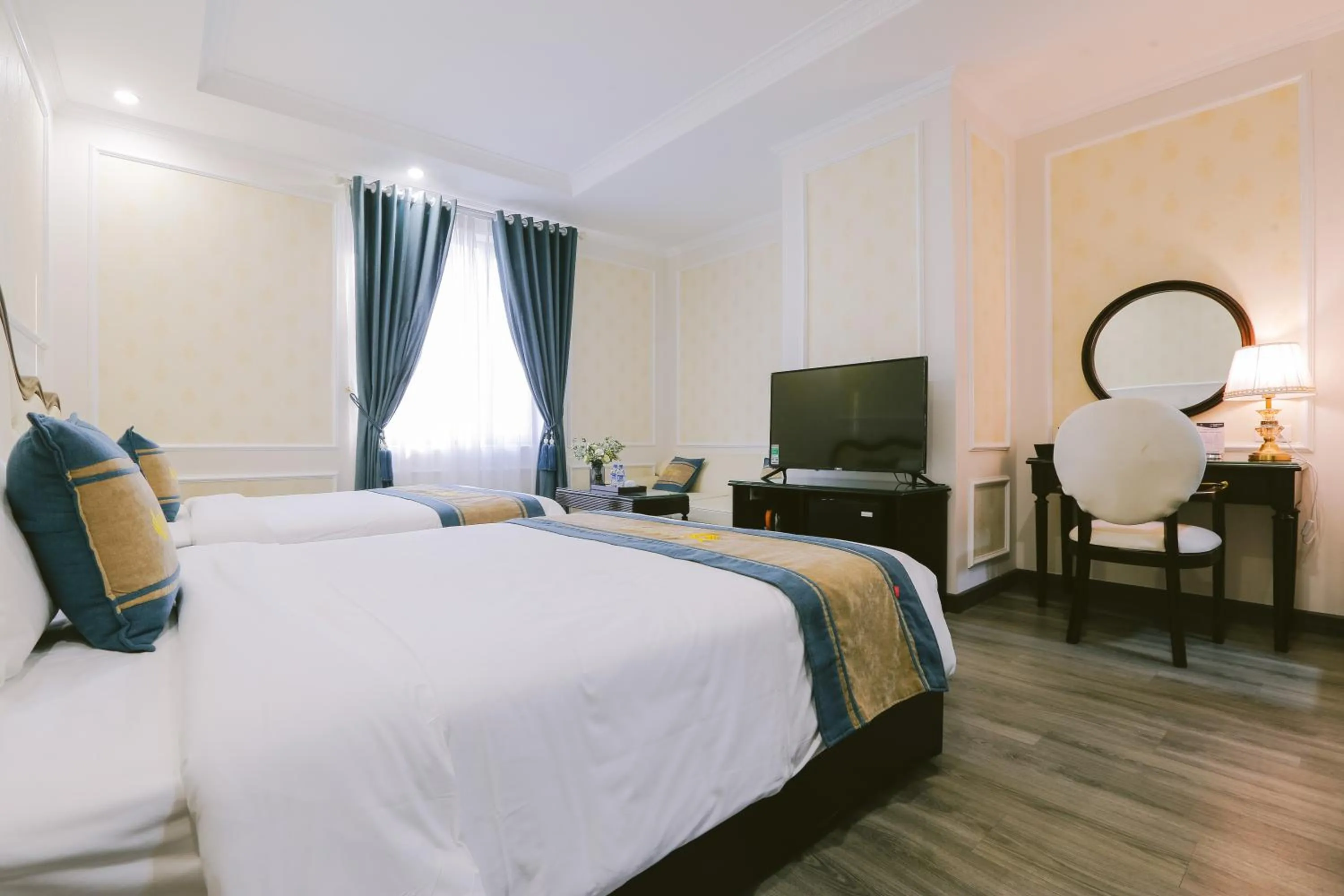 Bed in Vincent Halong Hotel