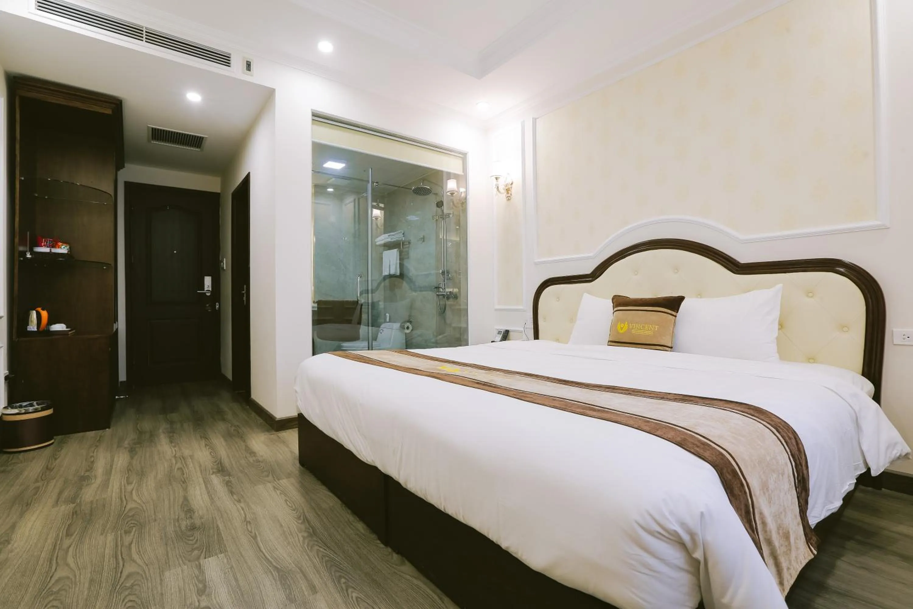 Bed in Vincent Halong Hotel