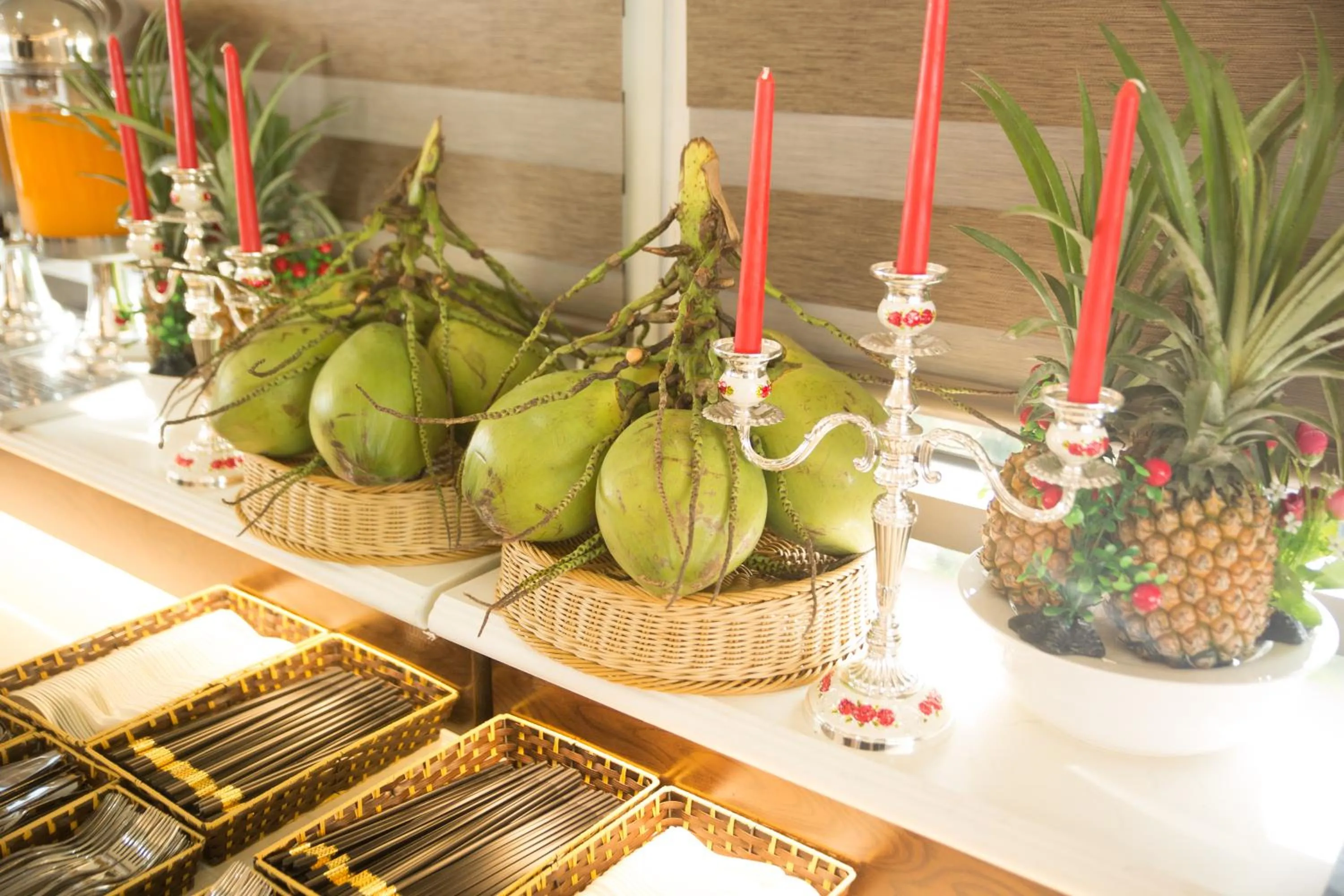 Food and drinks in Vincent Halong Hotel