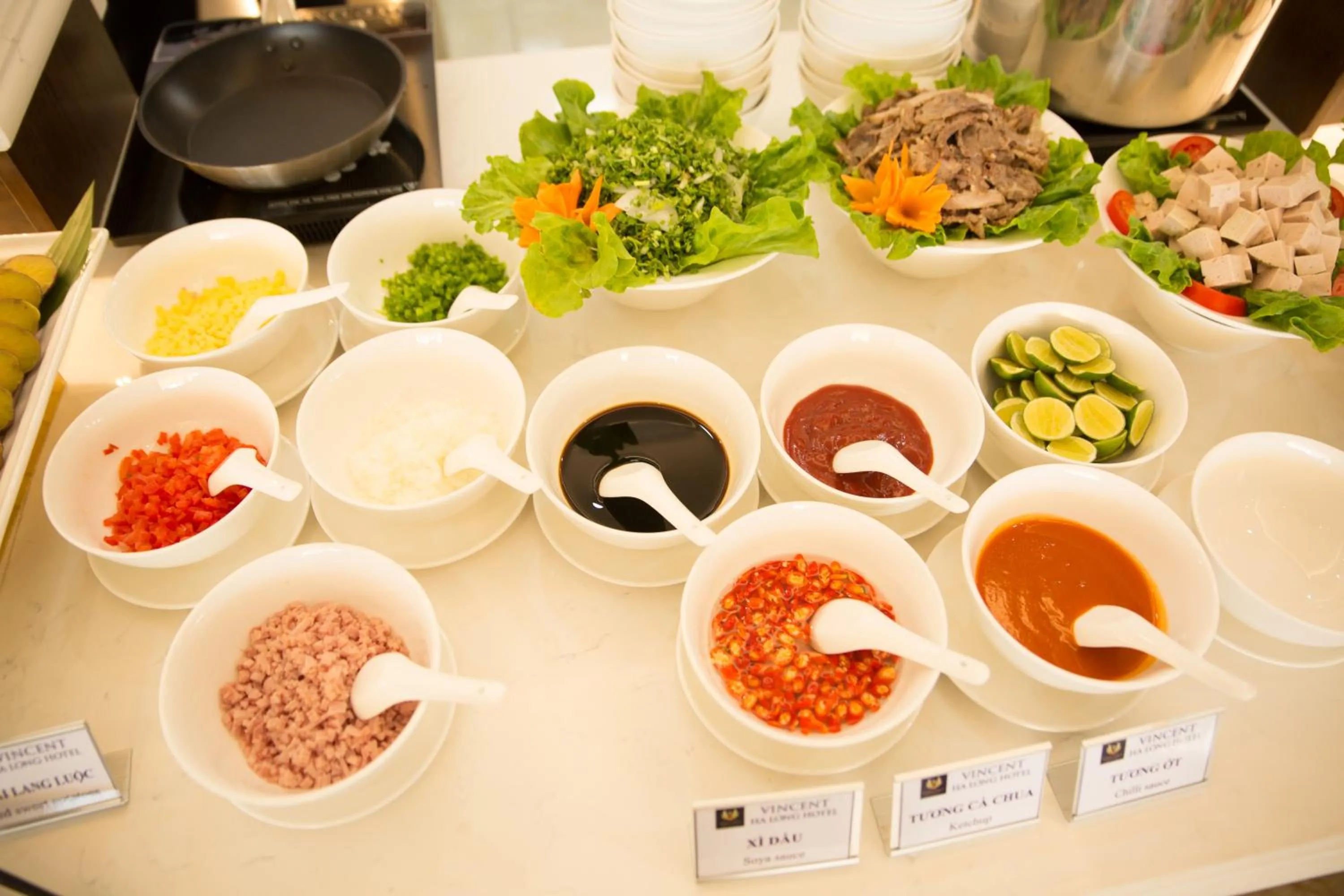 Food and drinks in Vincent Halong Hotel