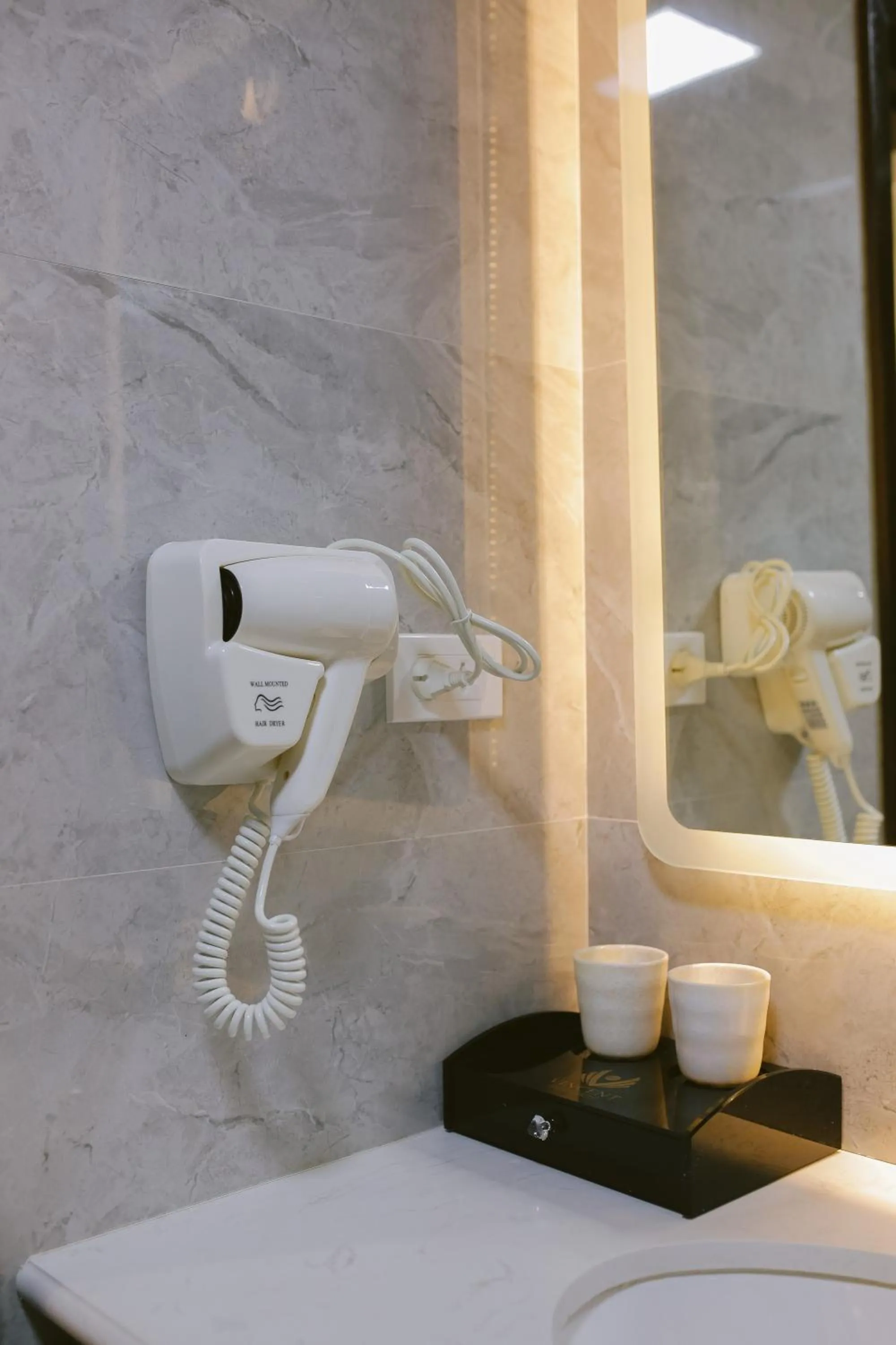 Bathroom in Vincent Halong Hotel