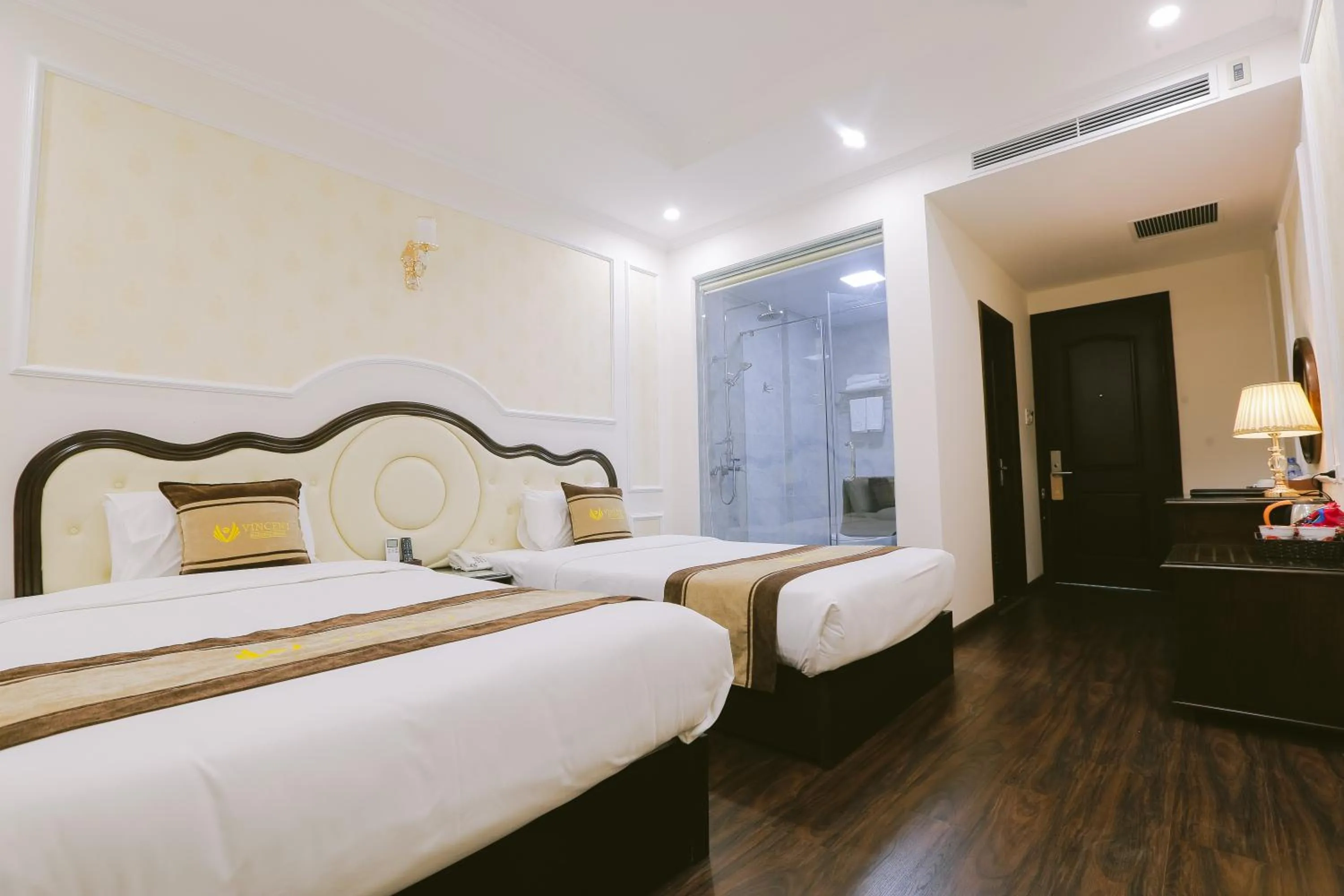 Bed in Vincent Halong Hotel