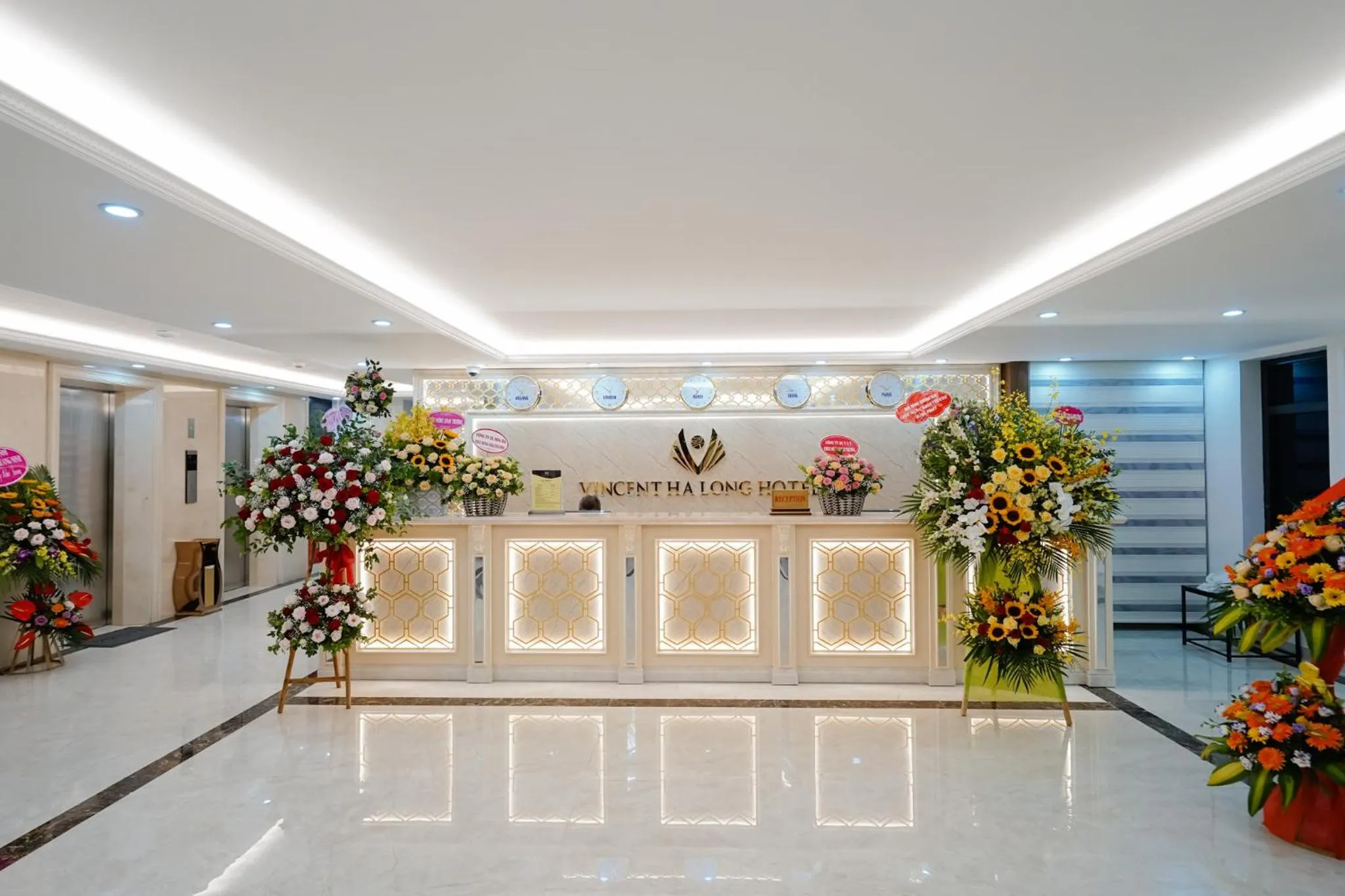 Lobby or reception in Vincent Halong Hotel