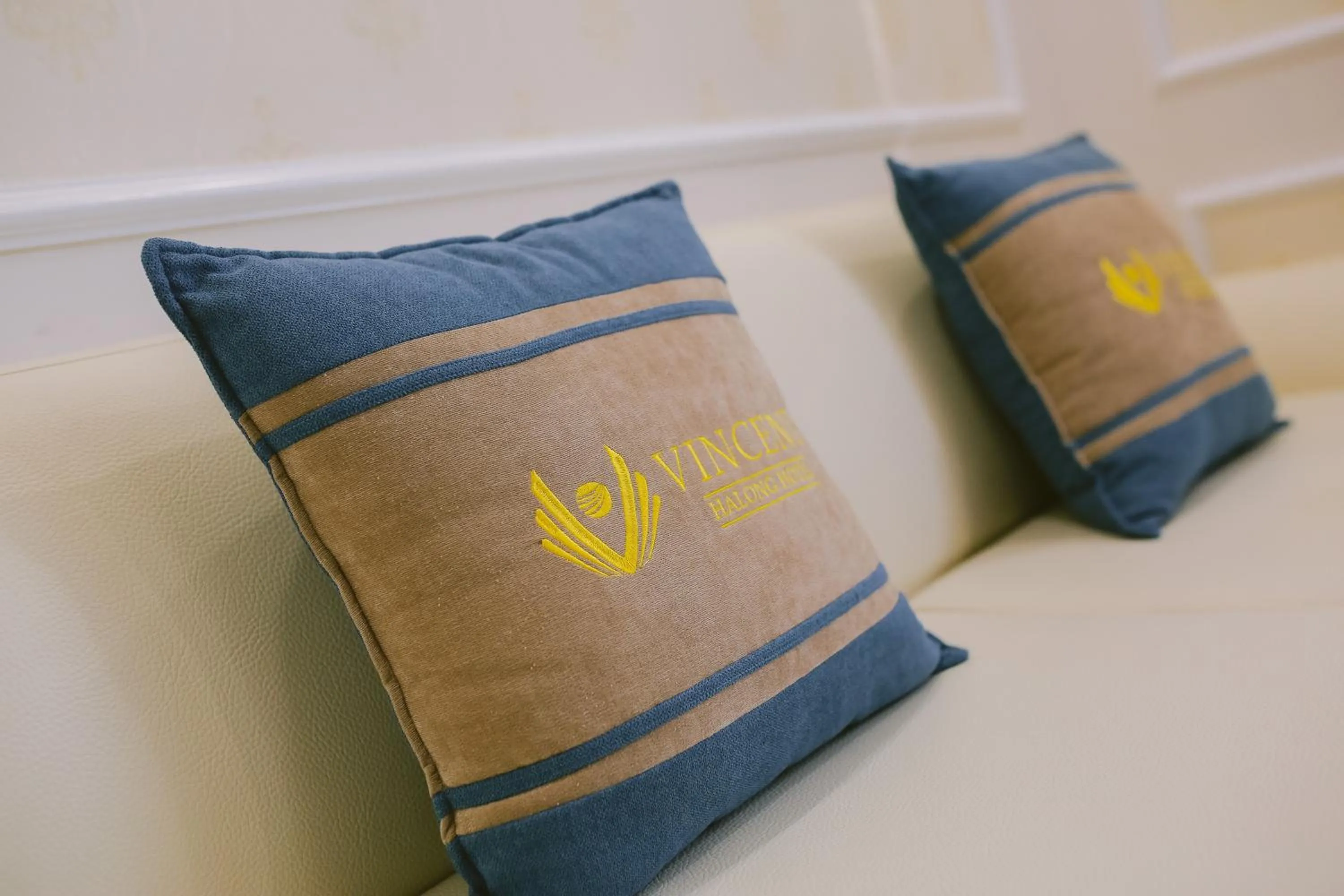 Living room in Vincent Halong Hotel