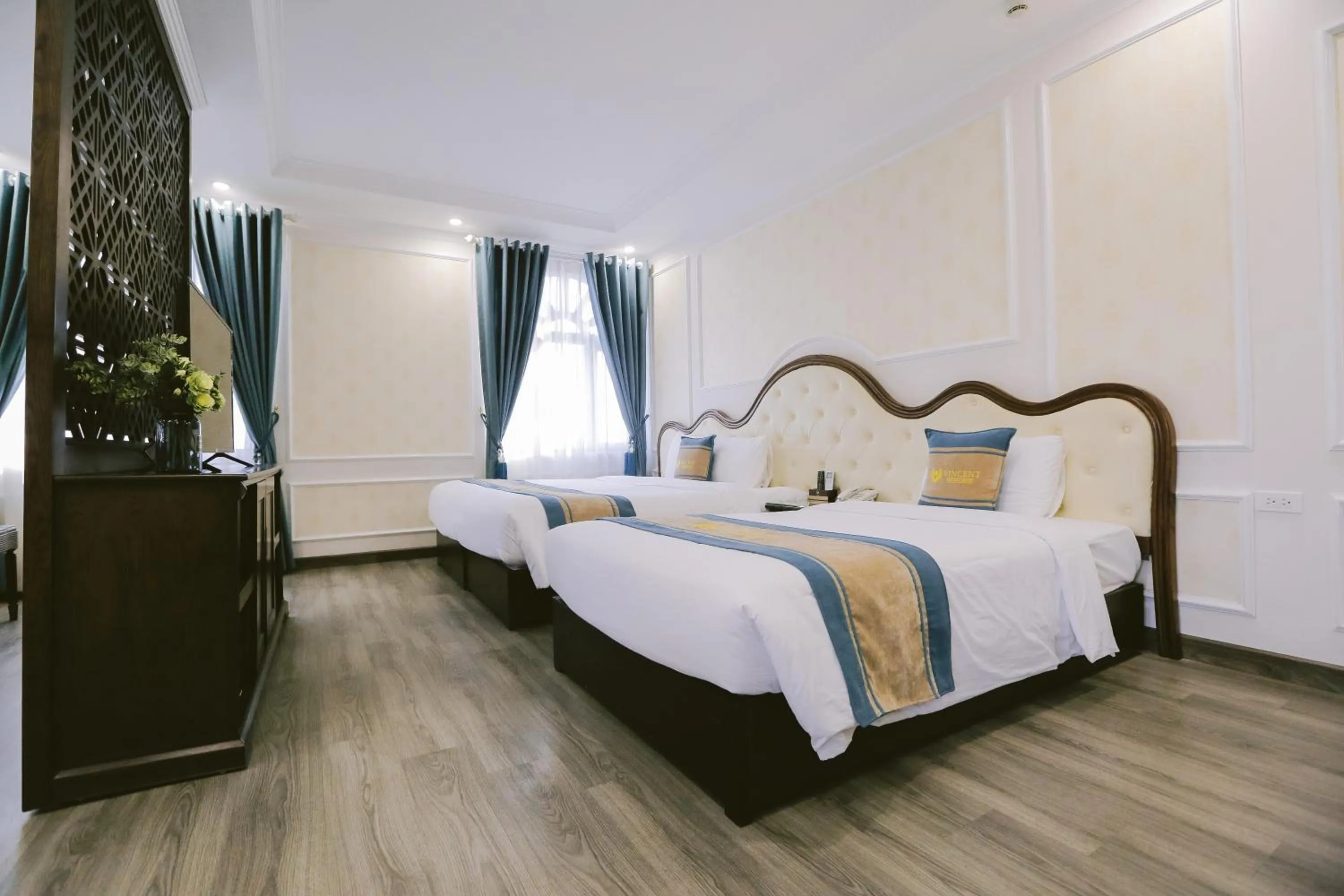 Bed in Vincent Halong Hotel