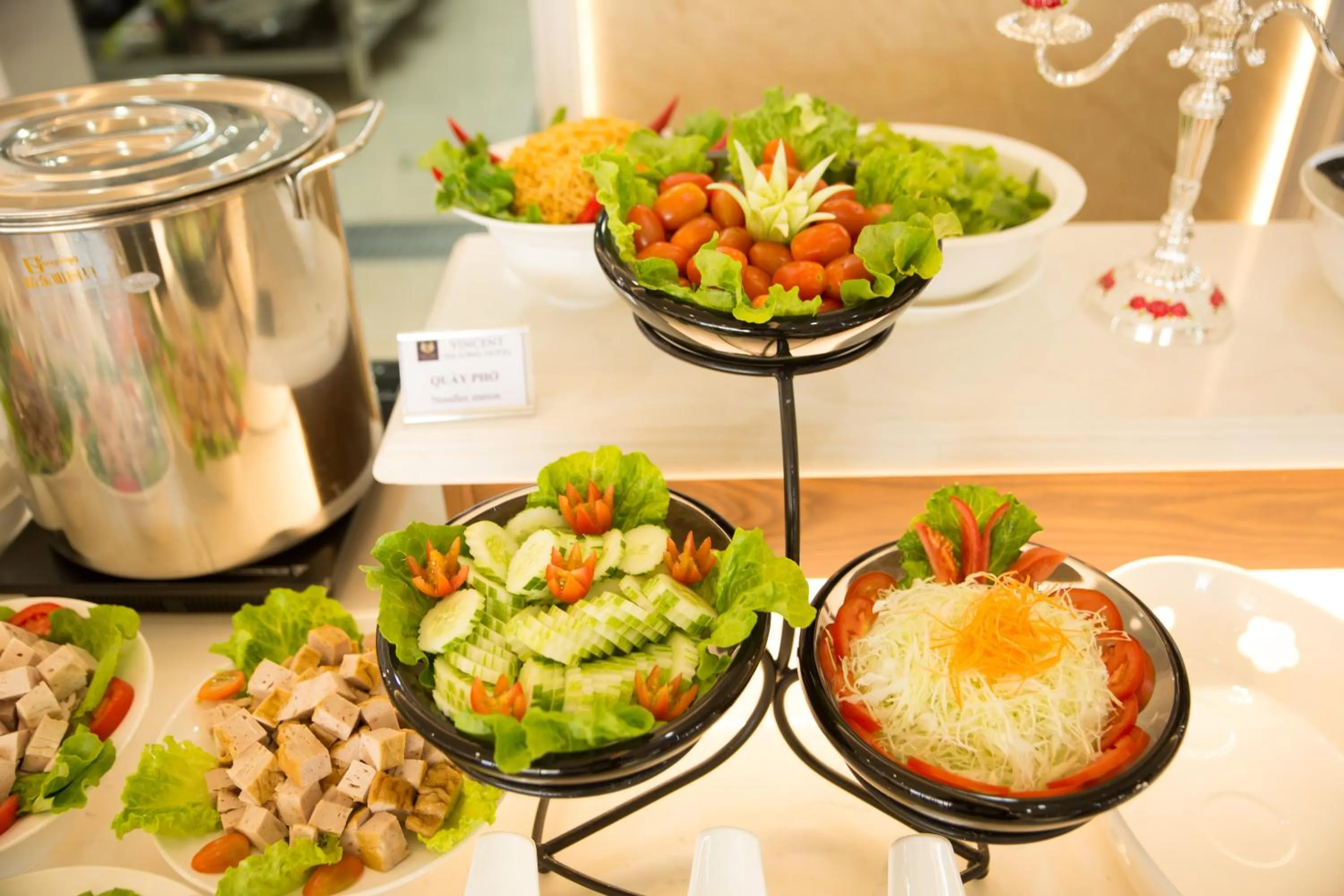 Food and drinks in Vincent Halong Hotel