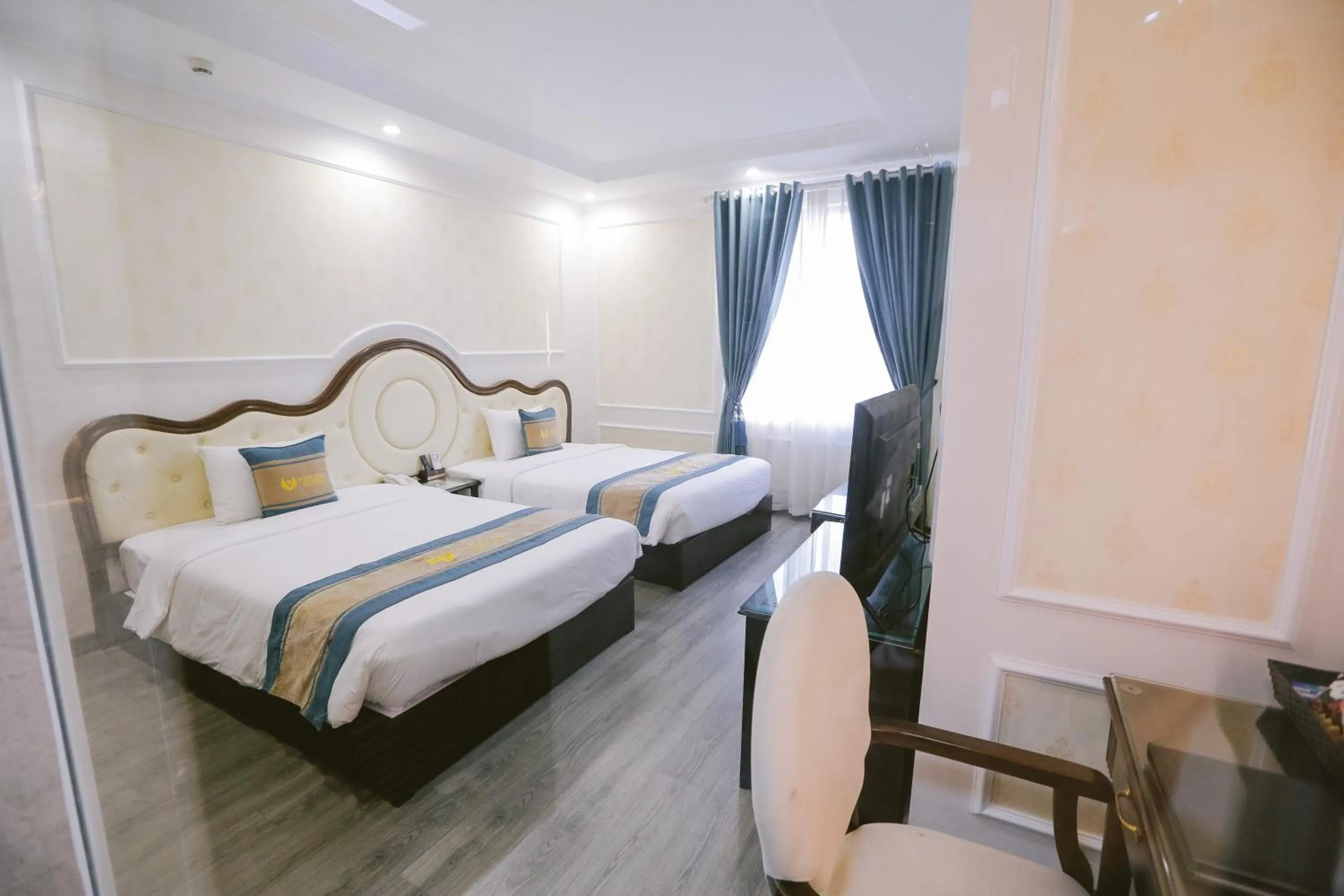 Bed in Vincent Halong Hotel