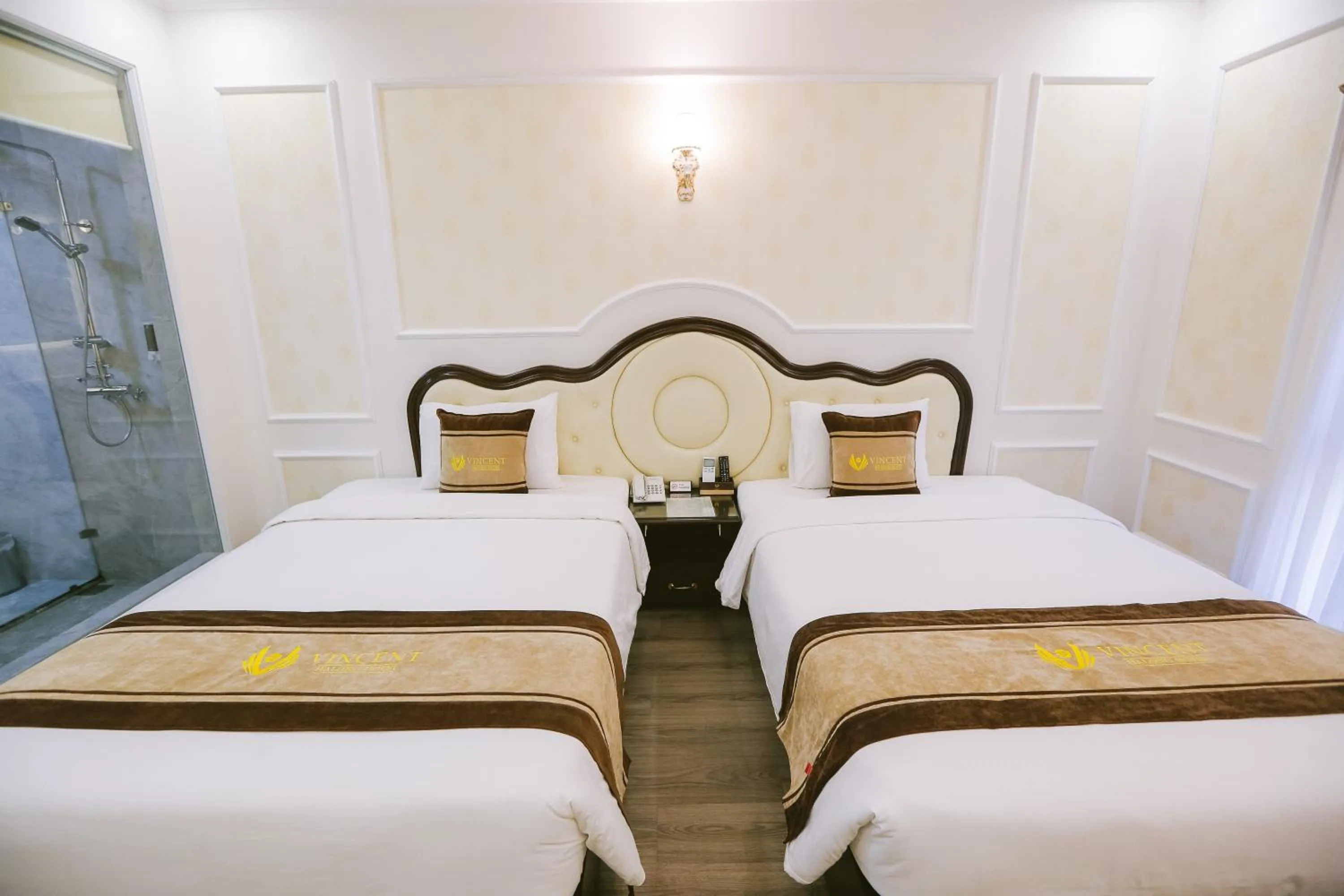 Bed in Vincent Halong Hotel