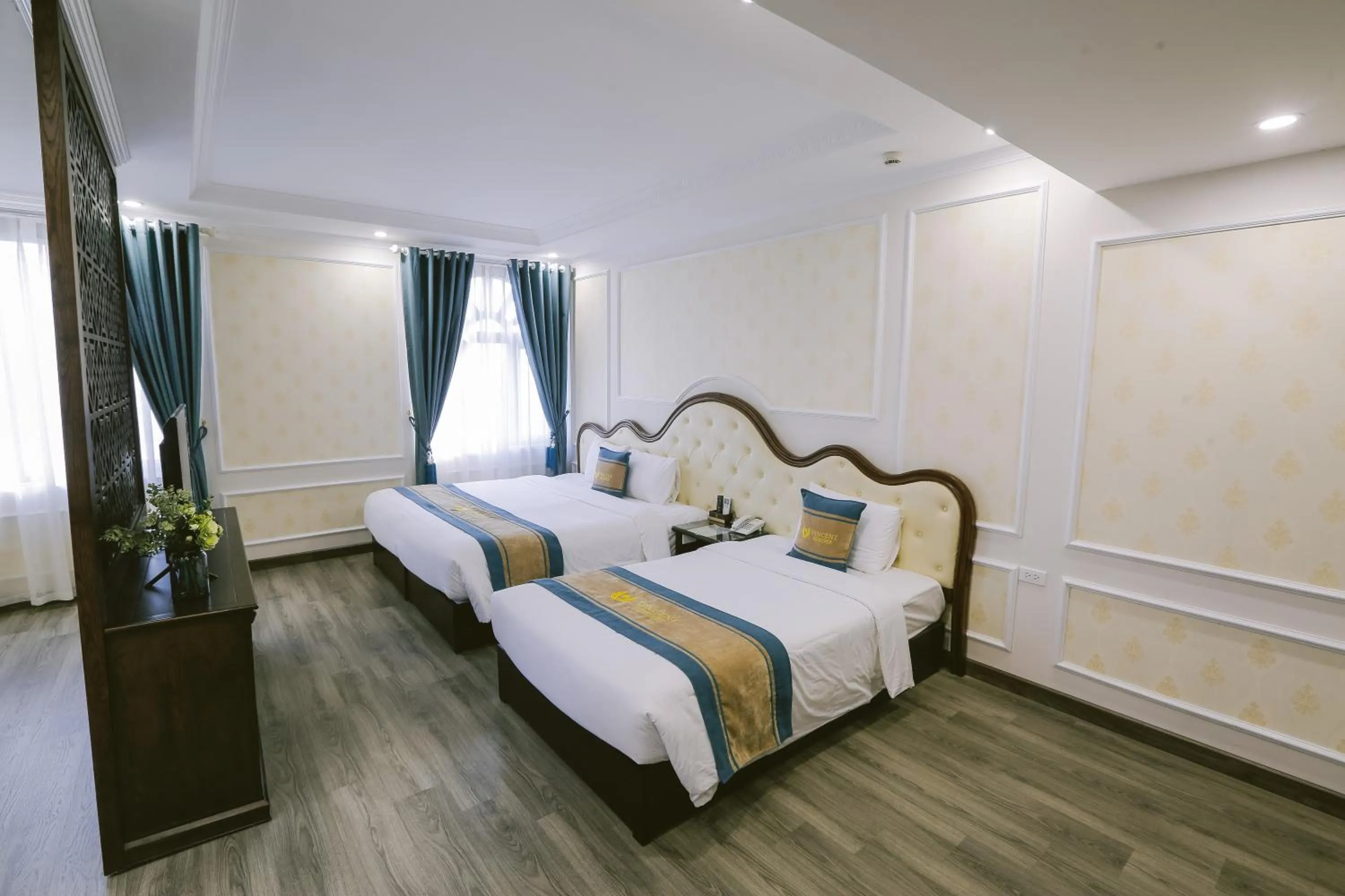 Bed in Vincent Halong Hotel