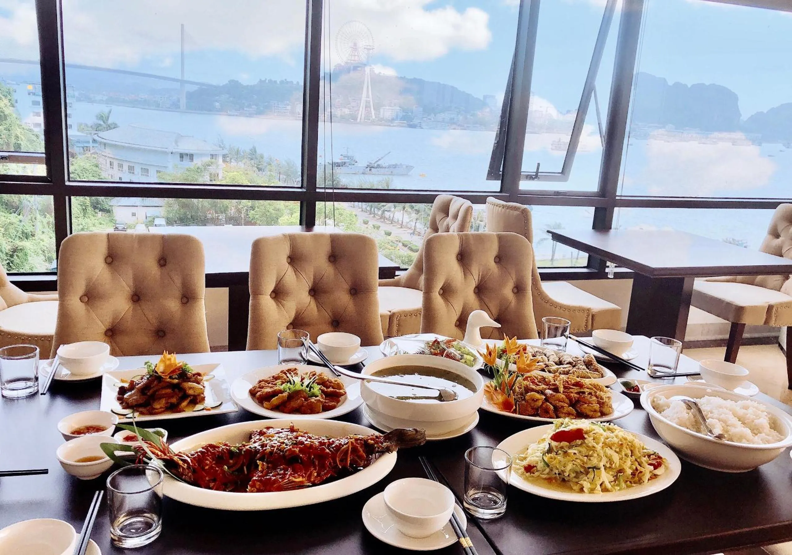 Meals in Vincent Halong Hotel