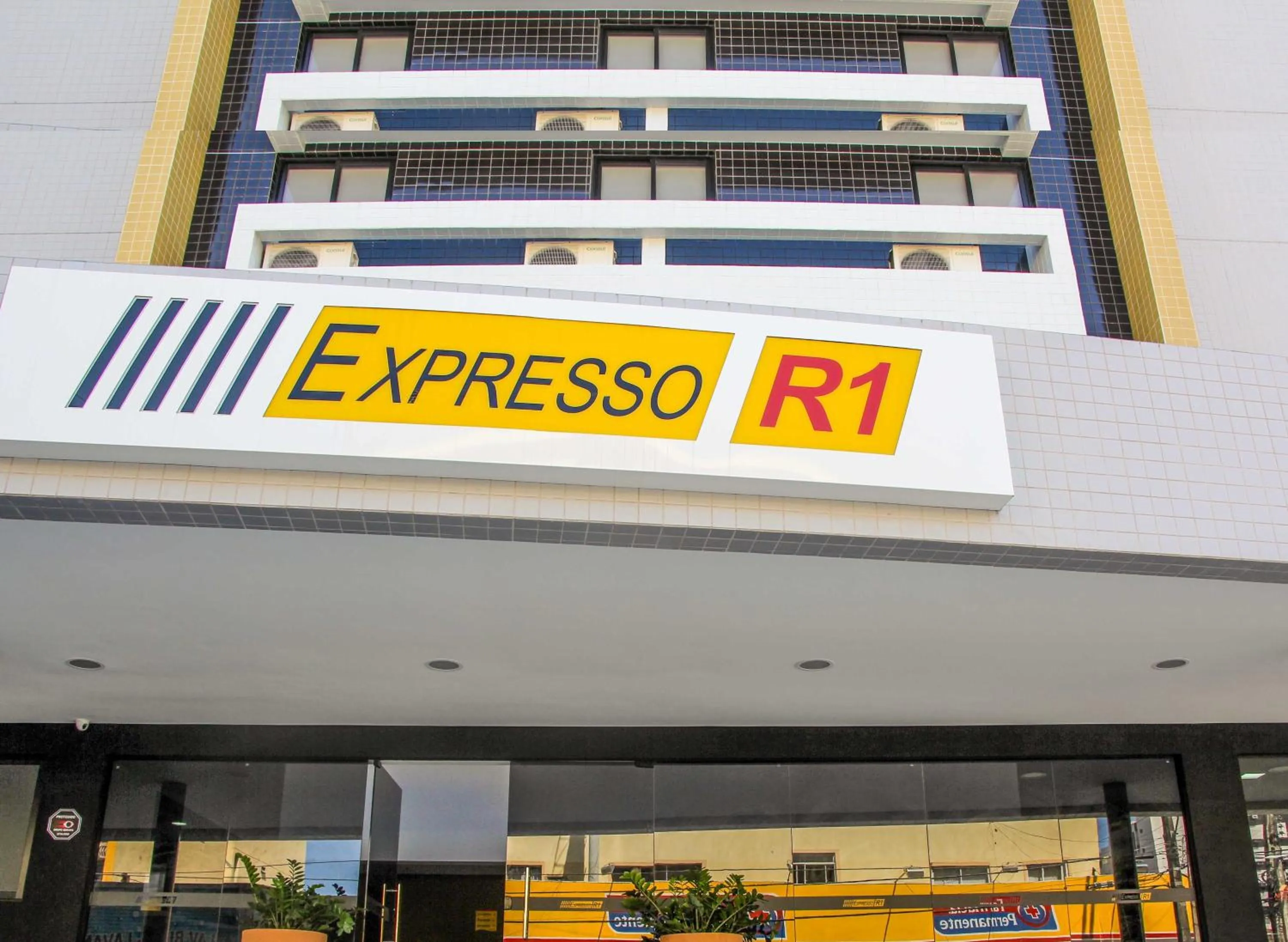 Facade/entrance in Expresso R1