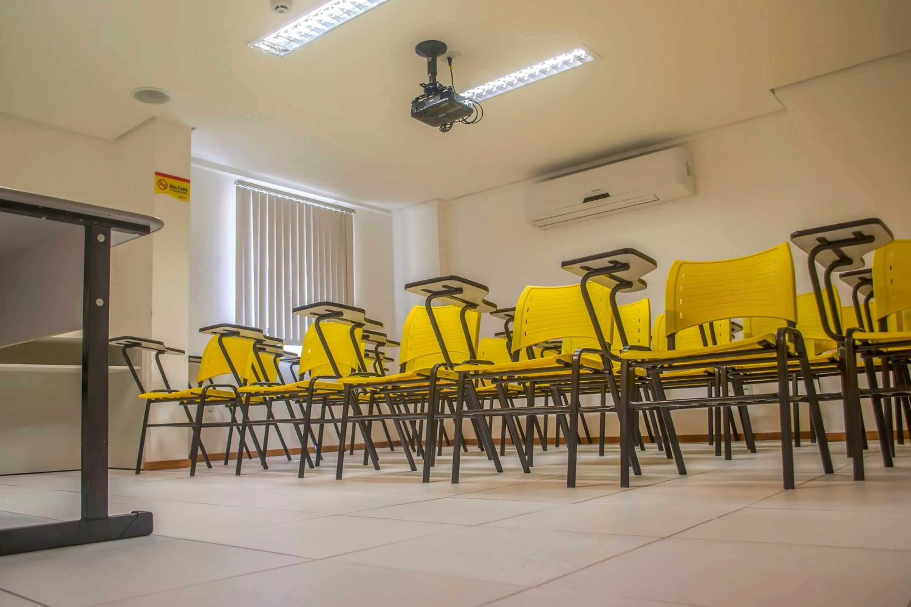 Meeting/conference room in Expresso R1