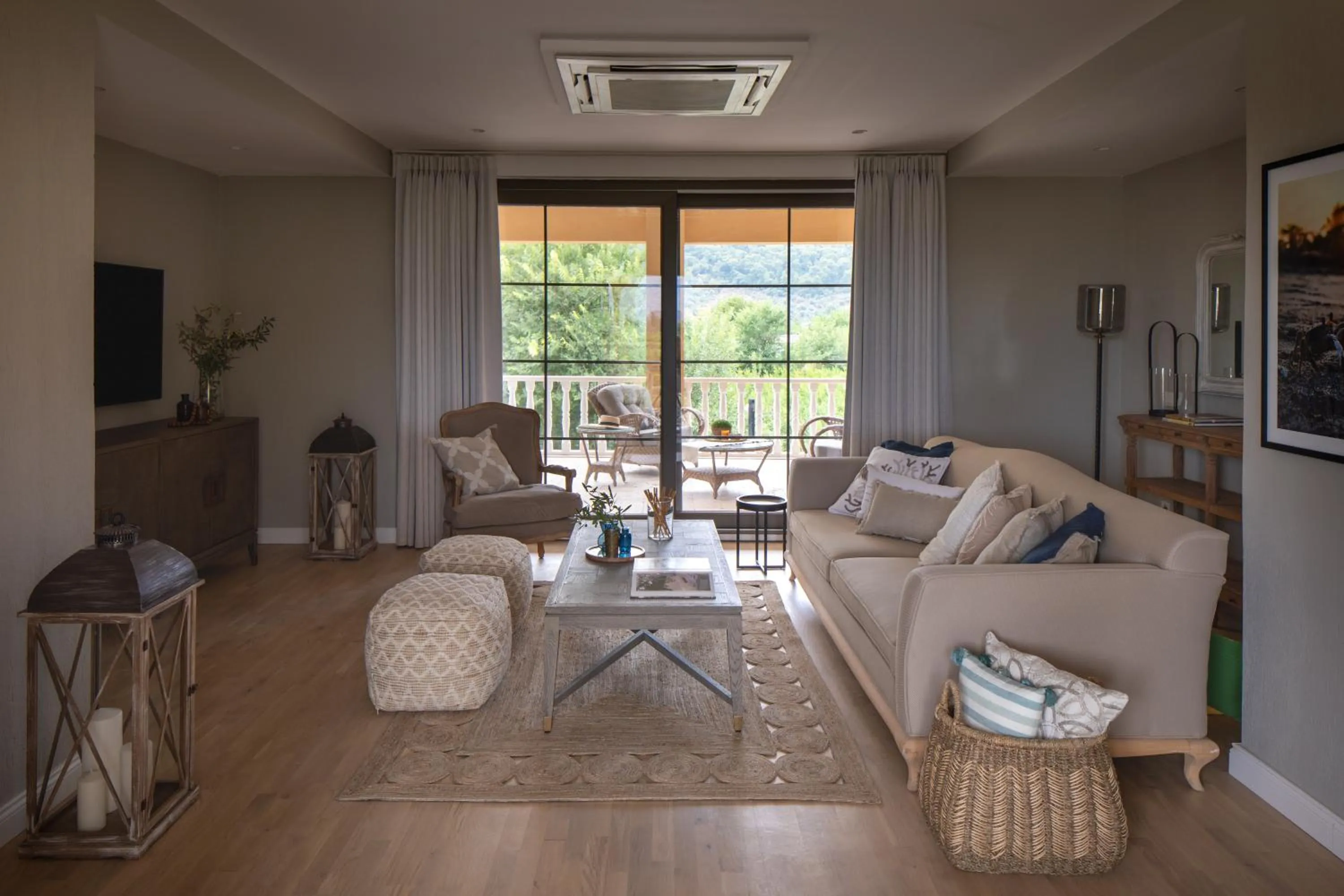 Living room in Zigo's Hotel