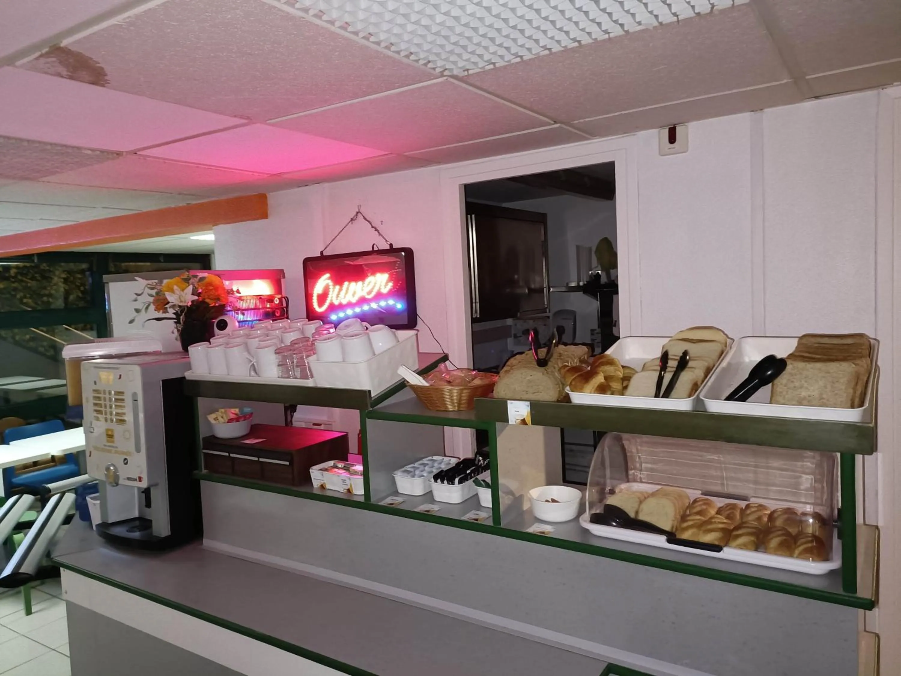 Buffet breakfast in FASTHOTEL Reims Est - Taissy