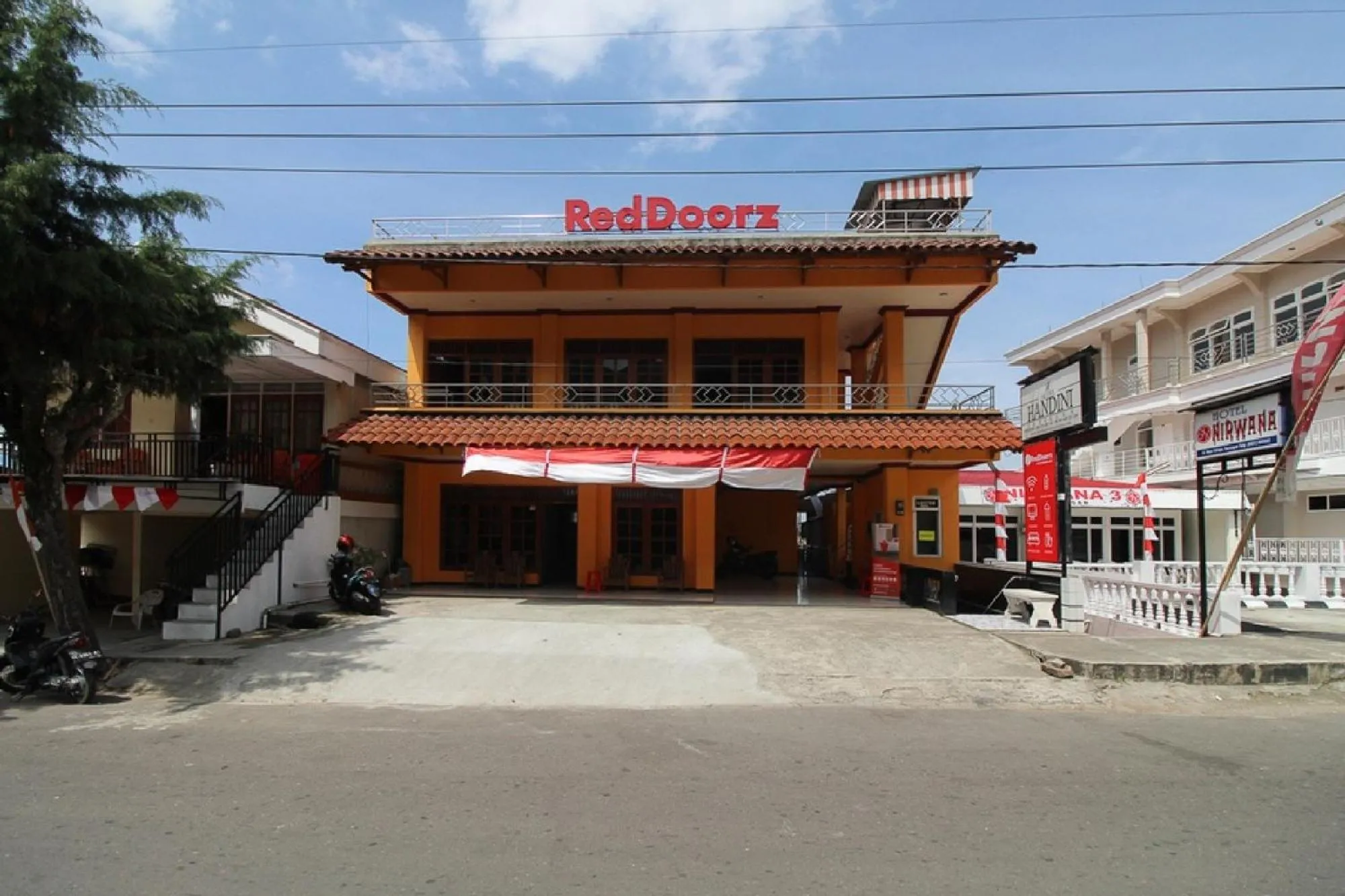 Property building in RedDoorz near Sarangan Lake