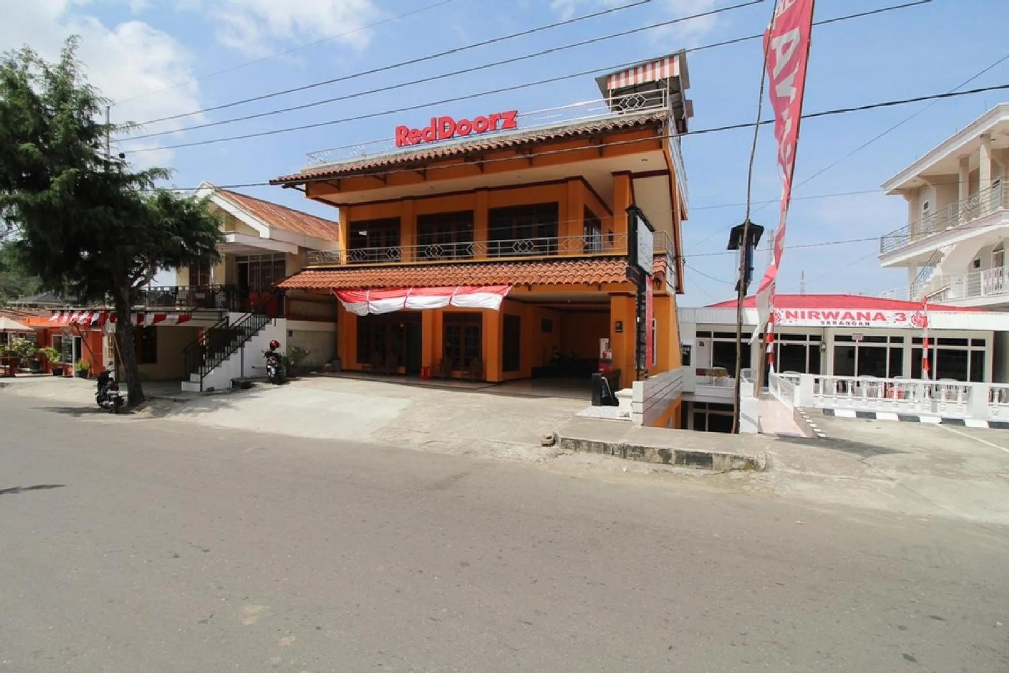 Property building in RedDoorz near Sarangan Lake