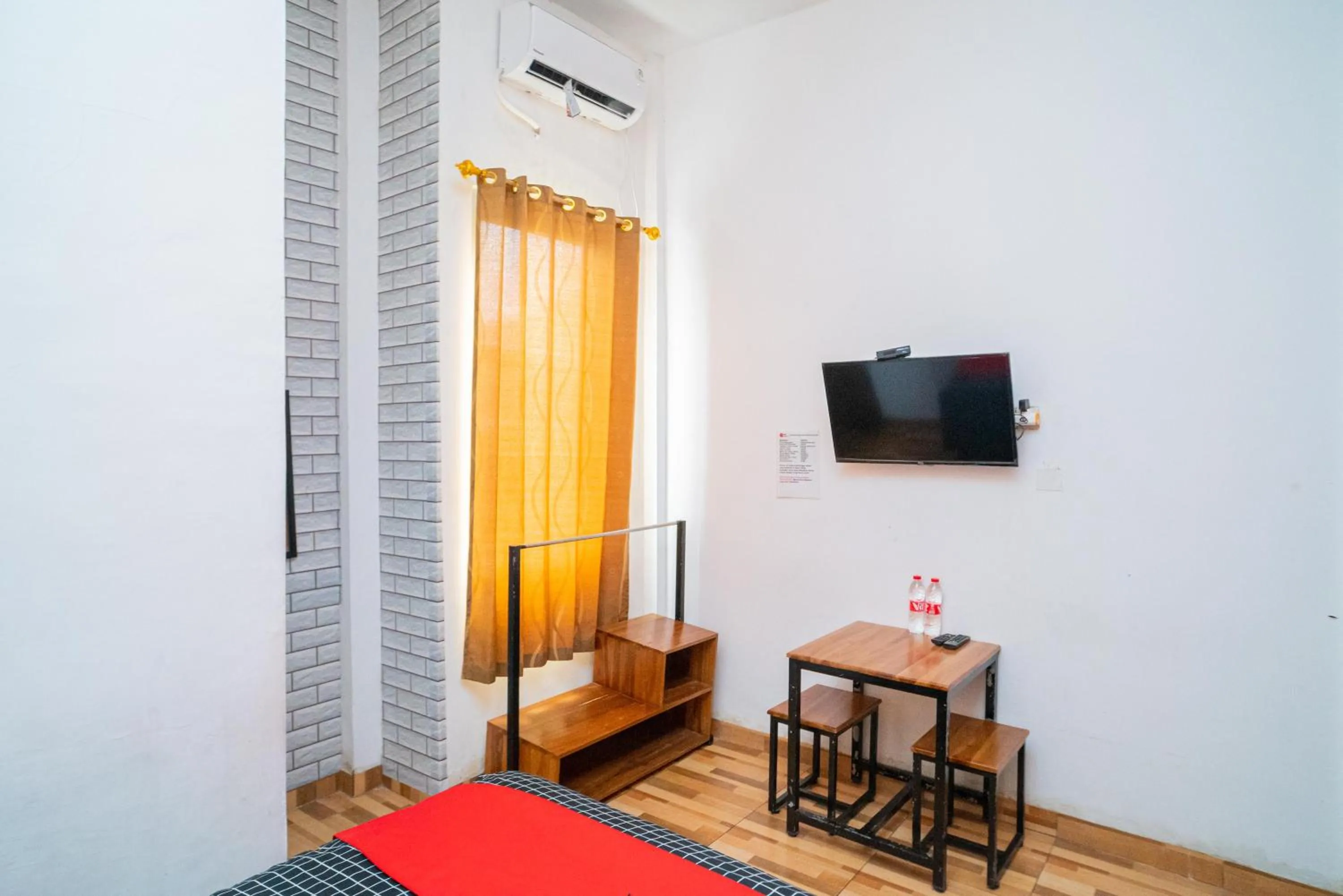 Bedroom, Bed in RedDoorz syariah @ Selomangleng Kediri