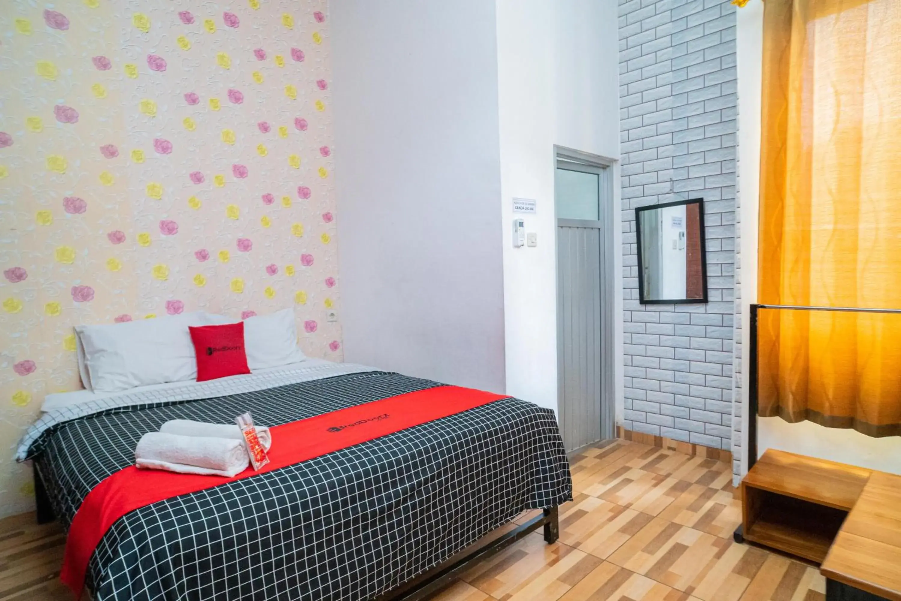 Double Room in RedDoorz syariah @ Selomangleng Kediri Double Room in RedDoorz syariah @ Selomangleng Kediri