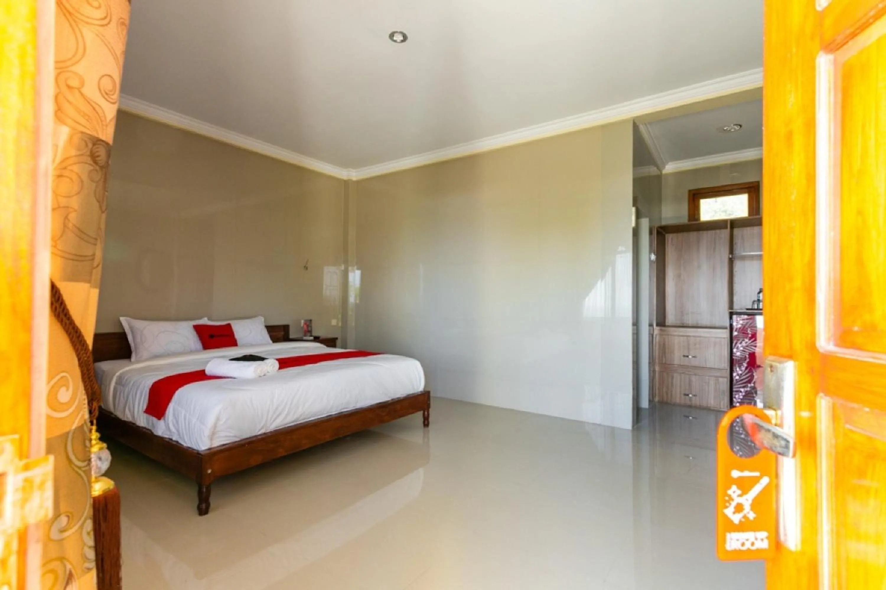 Bedroom, Bed in RedDoorz near Parangtritis Beach