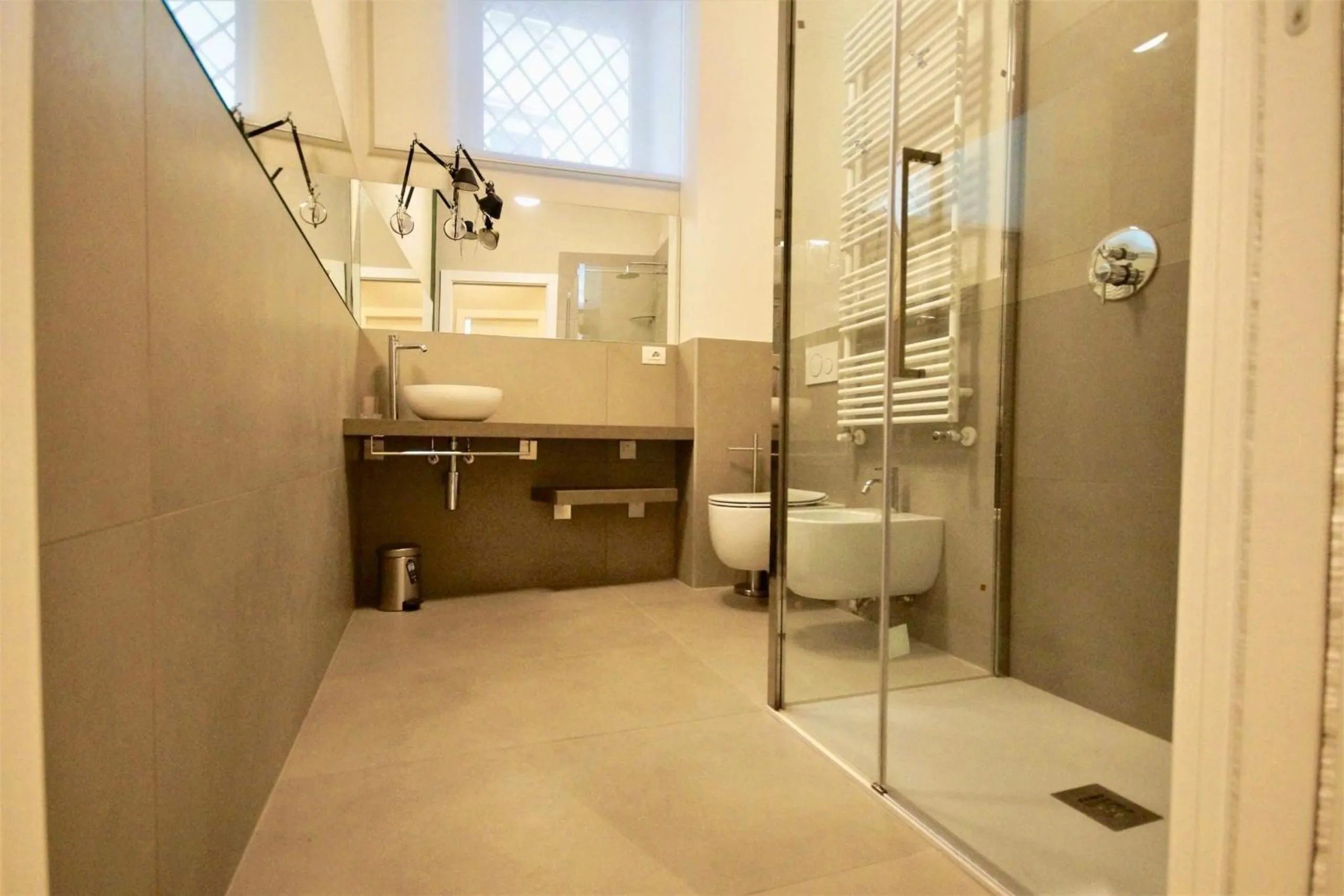 Shower in Truly Verona