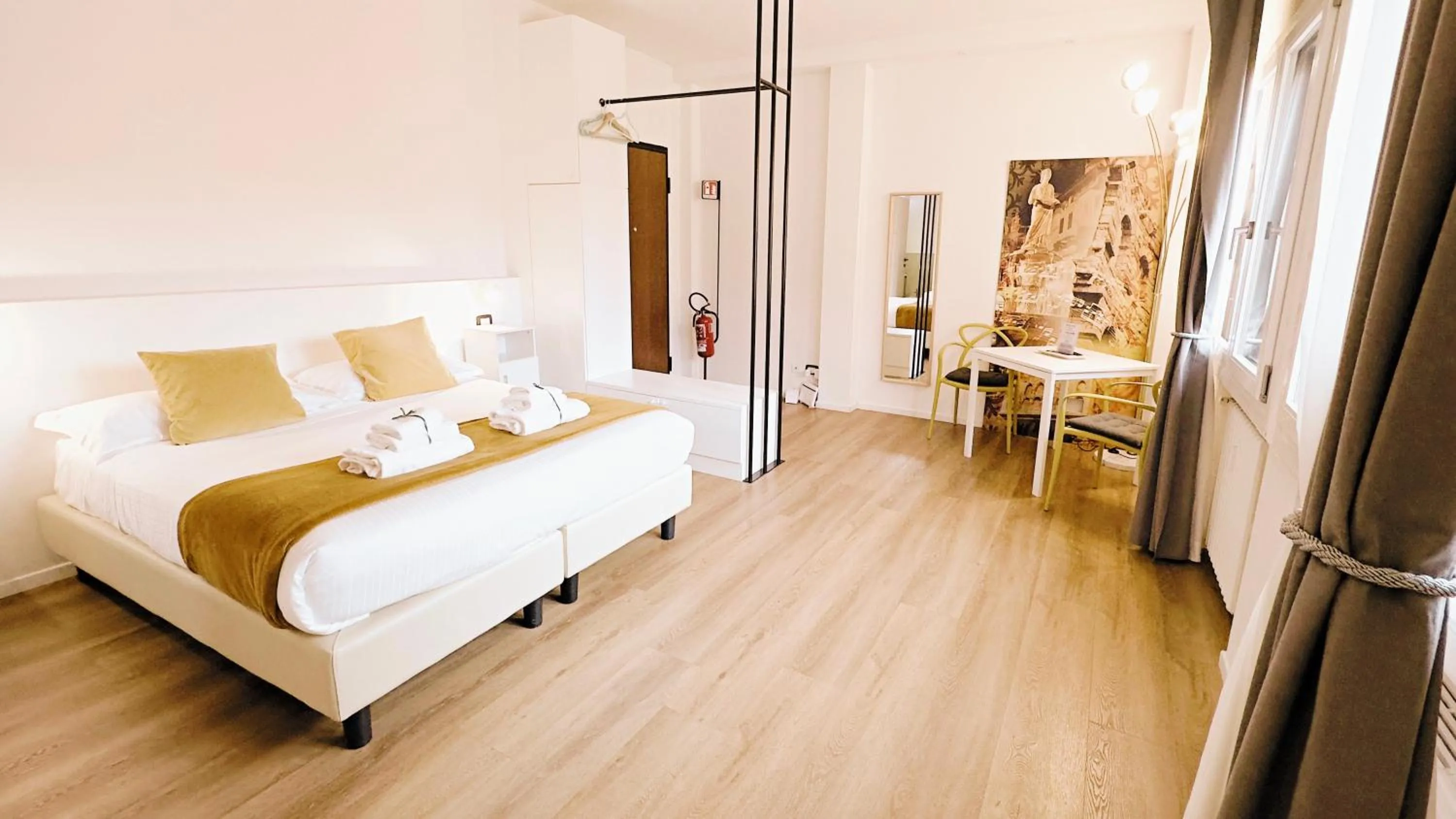 Photo of the whole room, Bed in Truly Verona