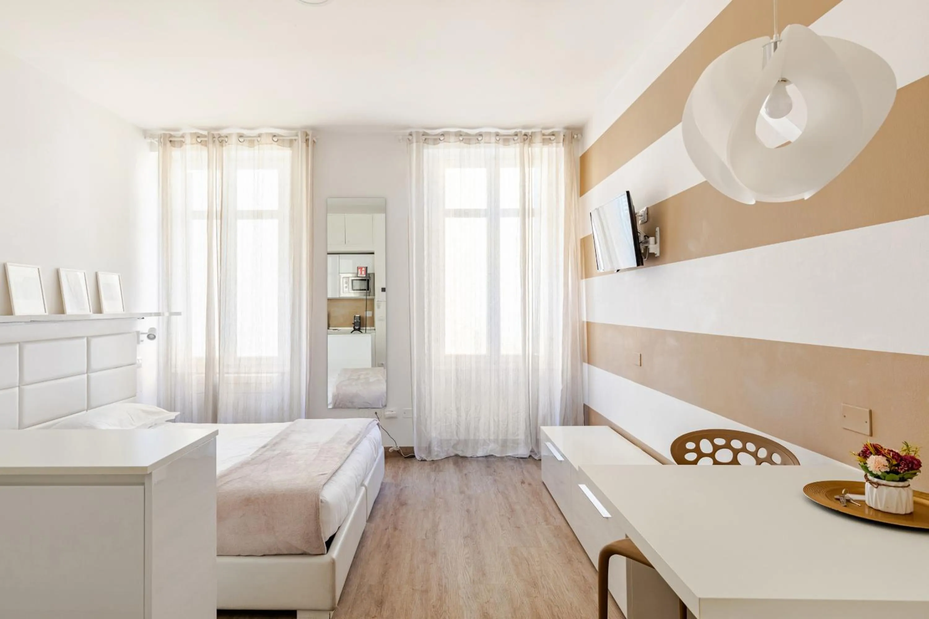 Seating area, Bed in Truly Verona