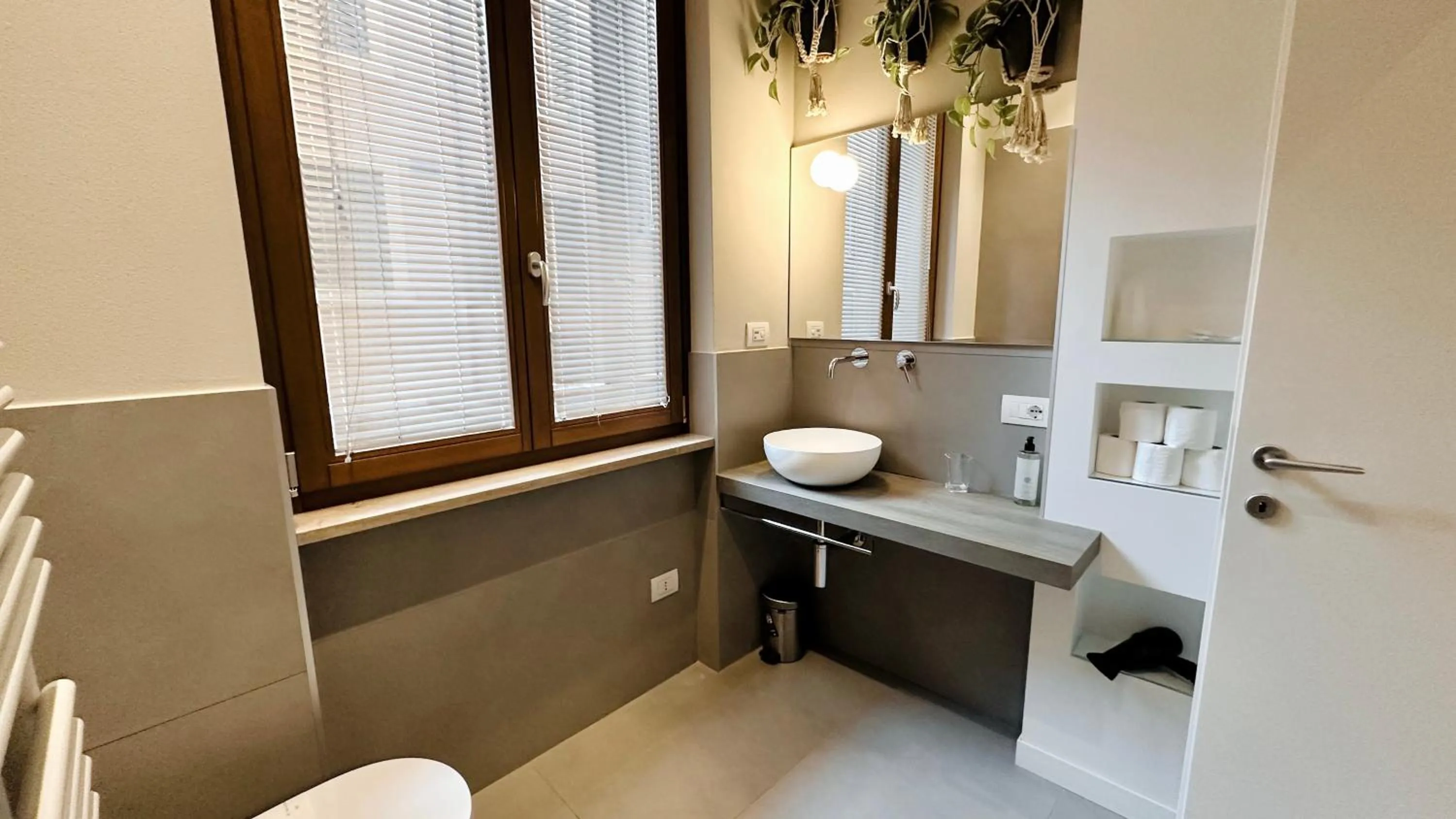 Toilet in Truly Verona