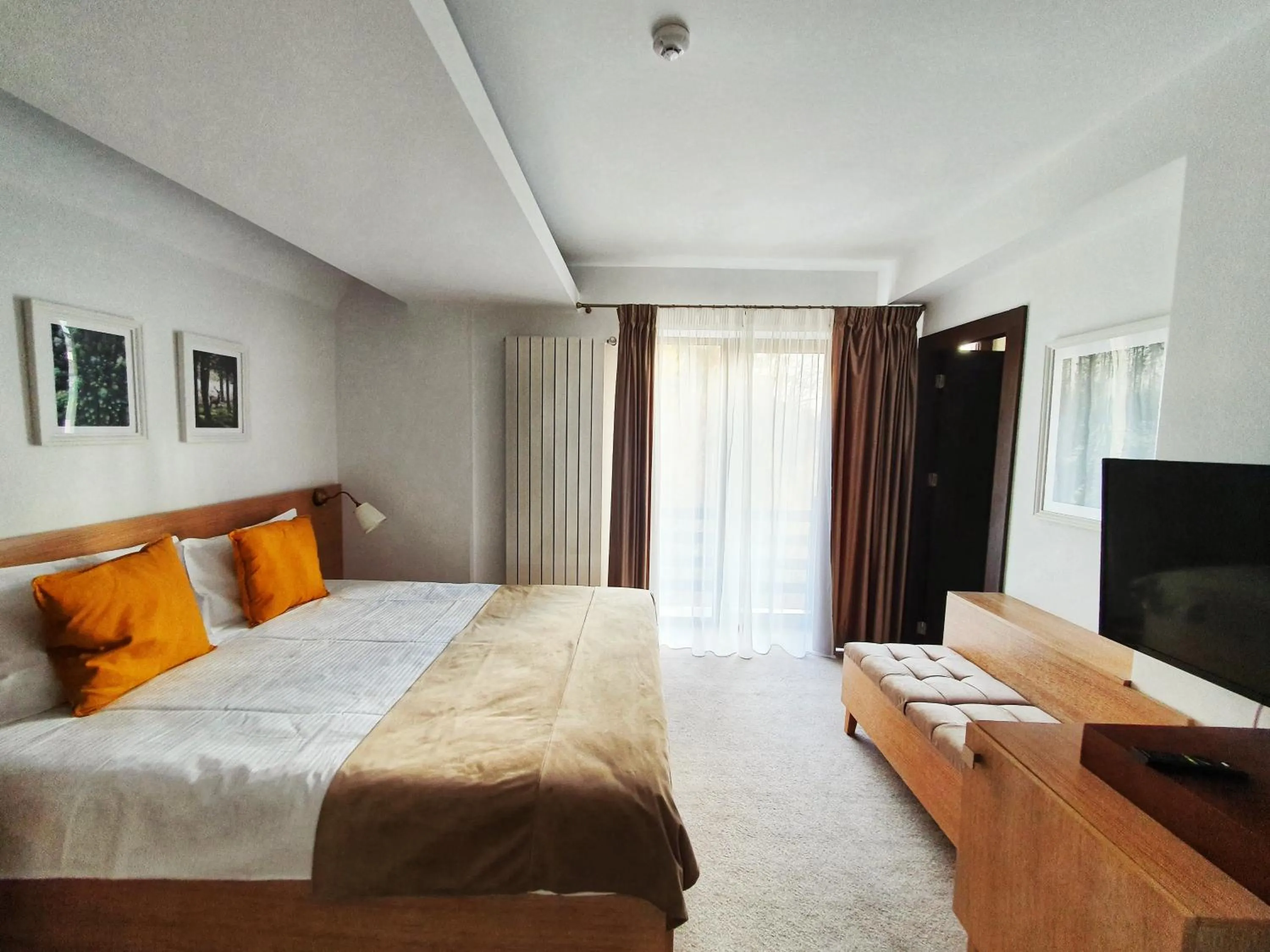 Photo of the whole room, Bed in Casa Varful Cu Dor