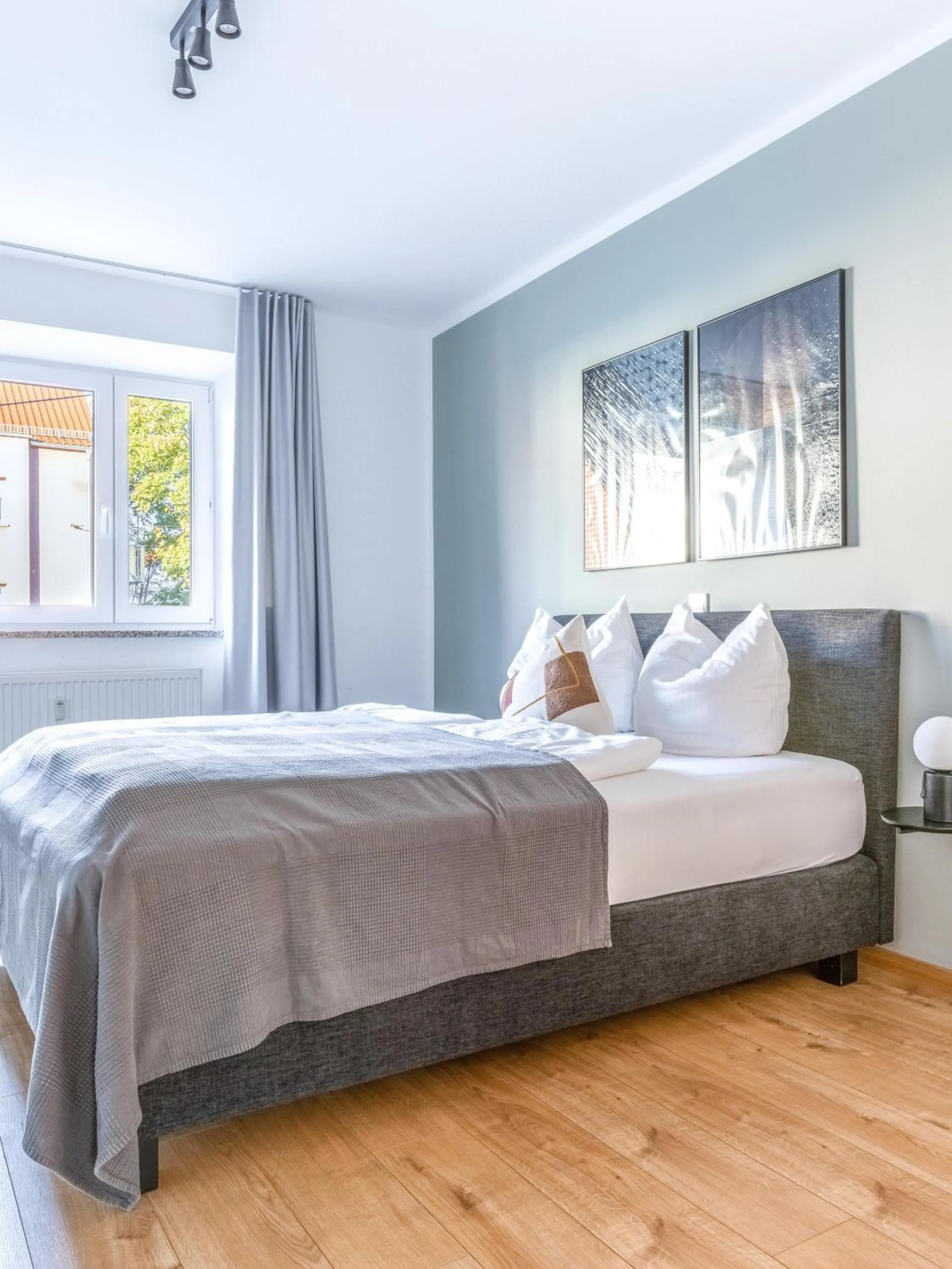 Bed in Limehome Augsburg Pilgerhausstraße