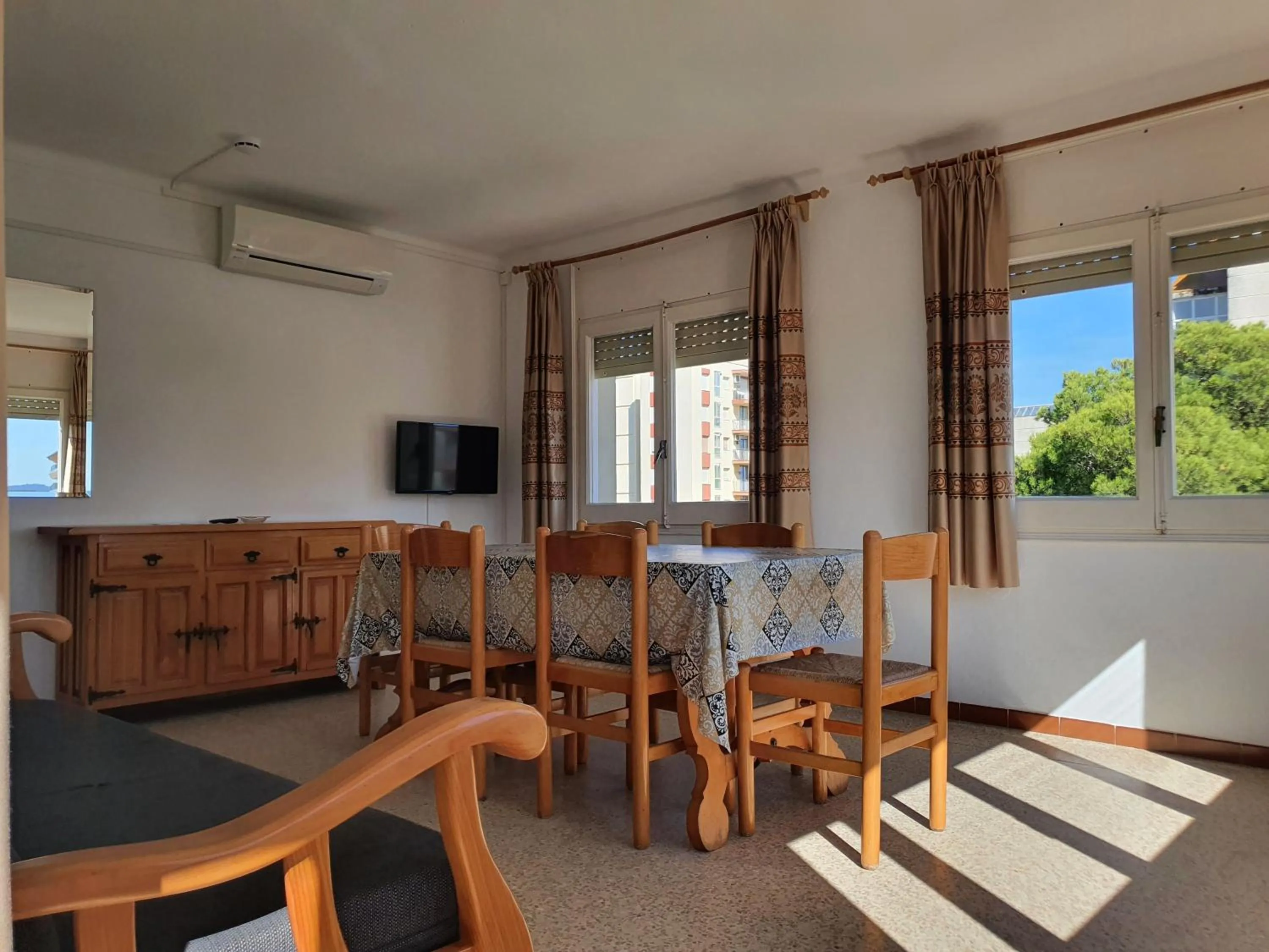 Dining area in Payet Apartments